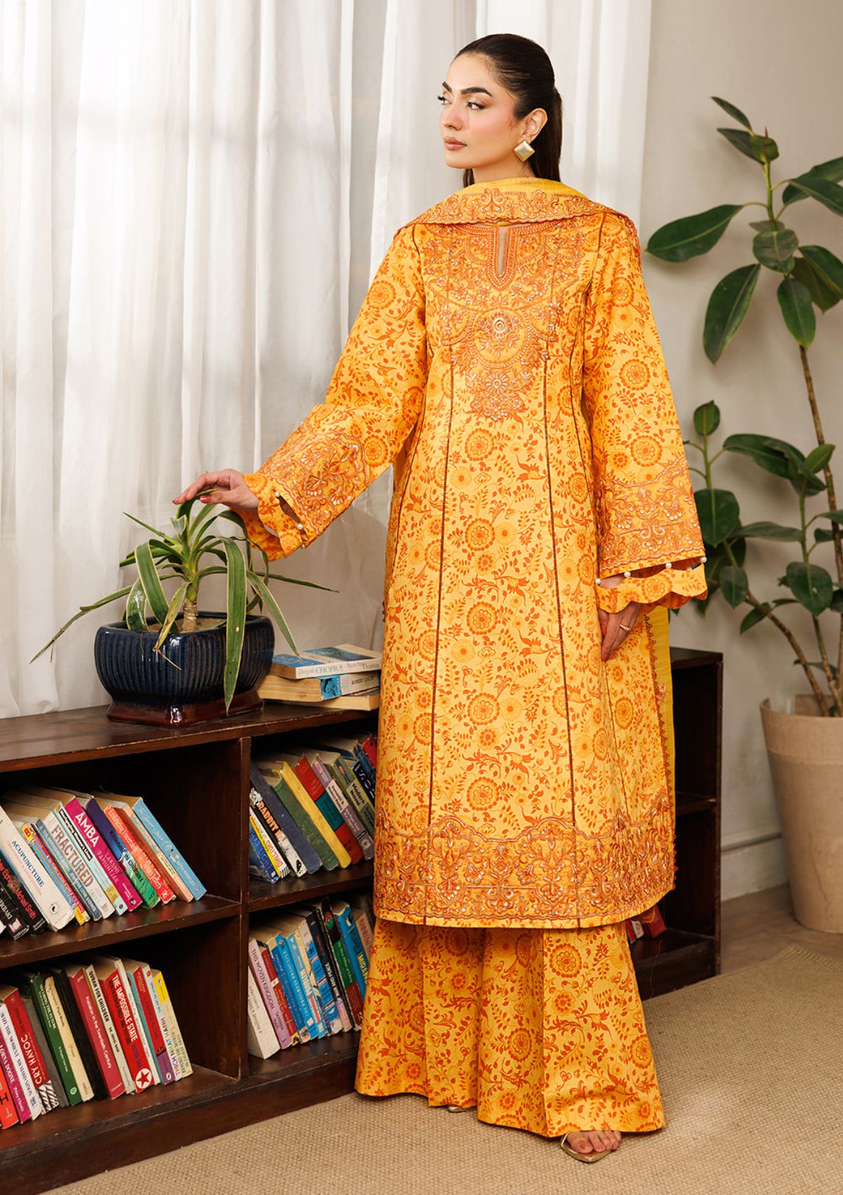 Mahnur Leila Lawn'26 L-07