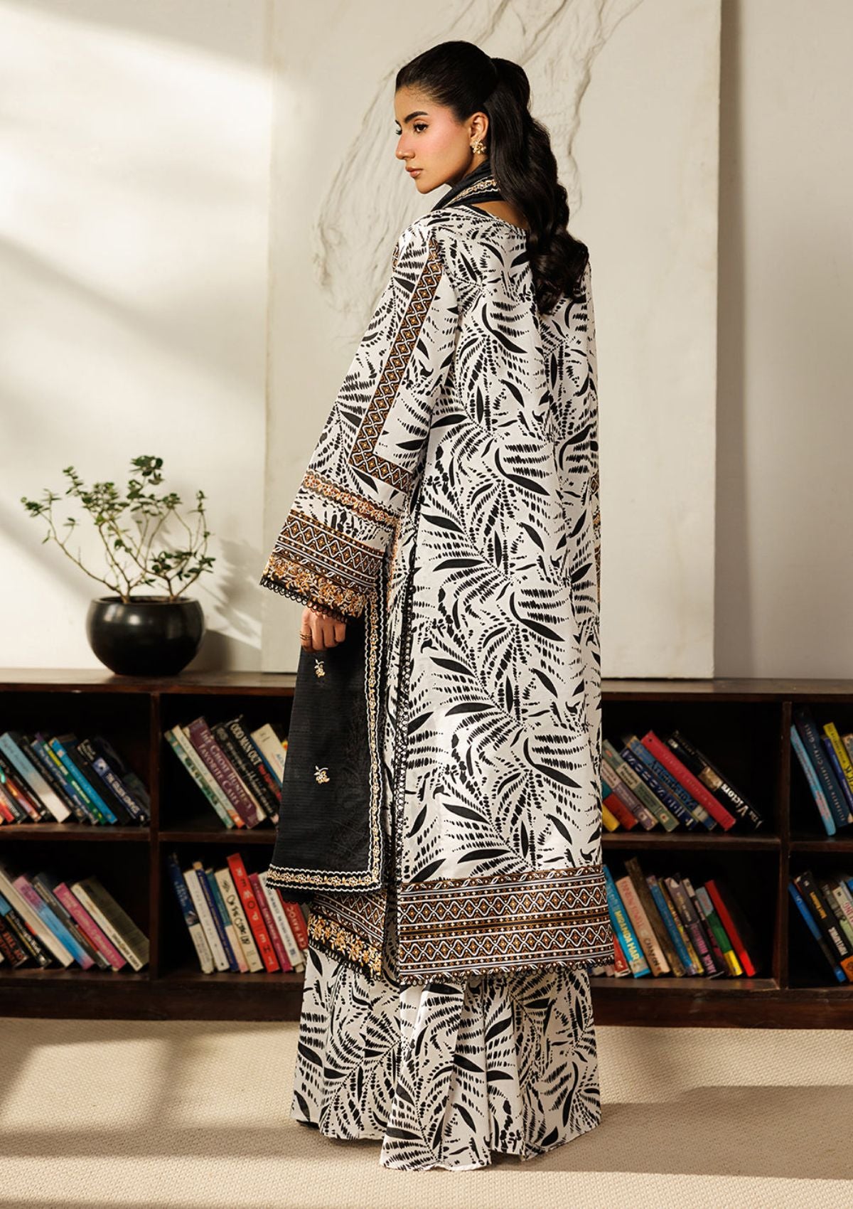 Mahnur Leila Lawn'26 L-08