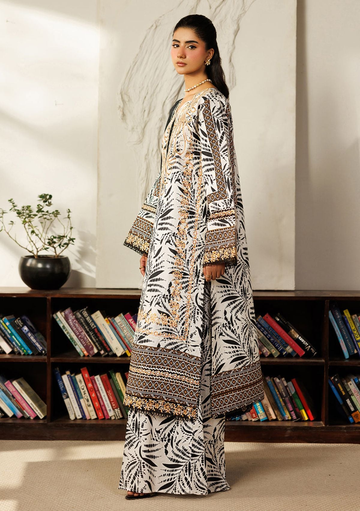 Mahnur Leila Lawn'26 L-08