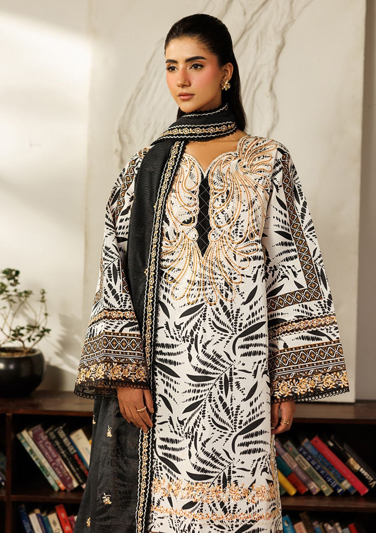 Mahnur Leila Lawn'26 L-08