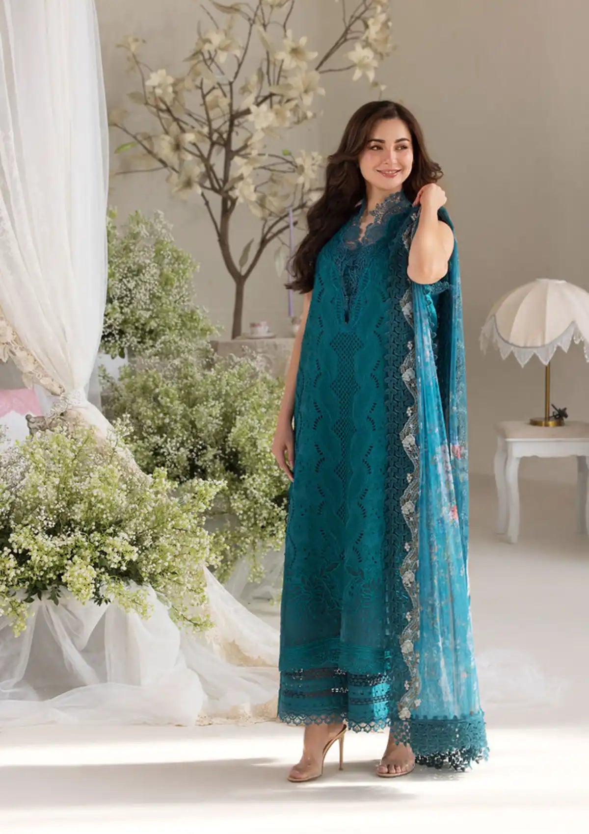 mohsin-saeed-fabrics-is-selling-online-and-in stores-Luxury-daily-wear-wedding-wear-formal-wear-in-budgeted-price-This-product-is-from-sobia-nazir-luxury-lawn25-d-2a-is-available-on-Mohsin-saeed-fabrics-website.