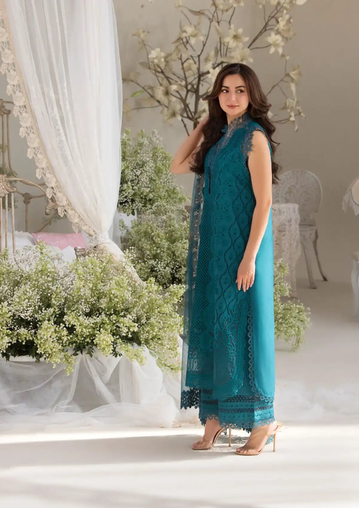 mohsin-saeed-fabrics-is-selling-online-and-in stores-Luxury-daily-wear-wedding-wear-formal-wear-in-budgeted-price-This-product-is-from-sobia-nazir-luxury-lawn25-d-2a-is-available-on-Mohsin-saeed-fabrics-website.
