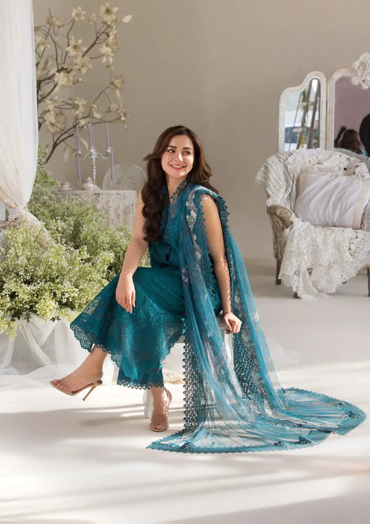 mohsin-saeed-fabrics-is-selling-online-and-in stores-Luxury-daily-wear-wedding-wear-formal-wear-in-budgeted-price-This-product-is-from-sobia-nazir-luxury-lawn25-d-2a-is-available-on-Mohsin-saeed-fabrics-website.