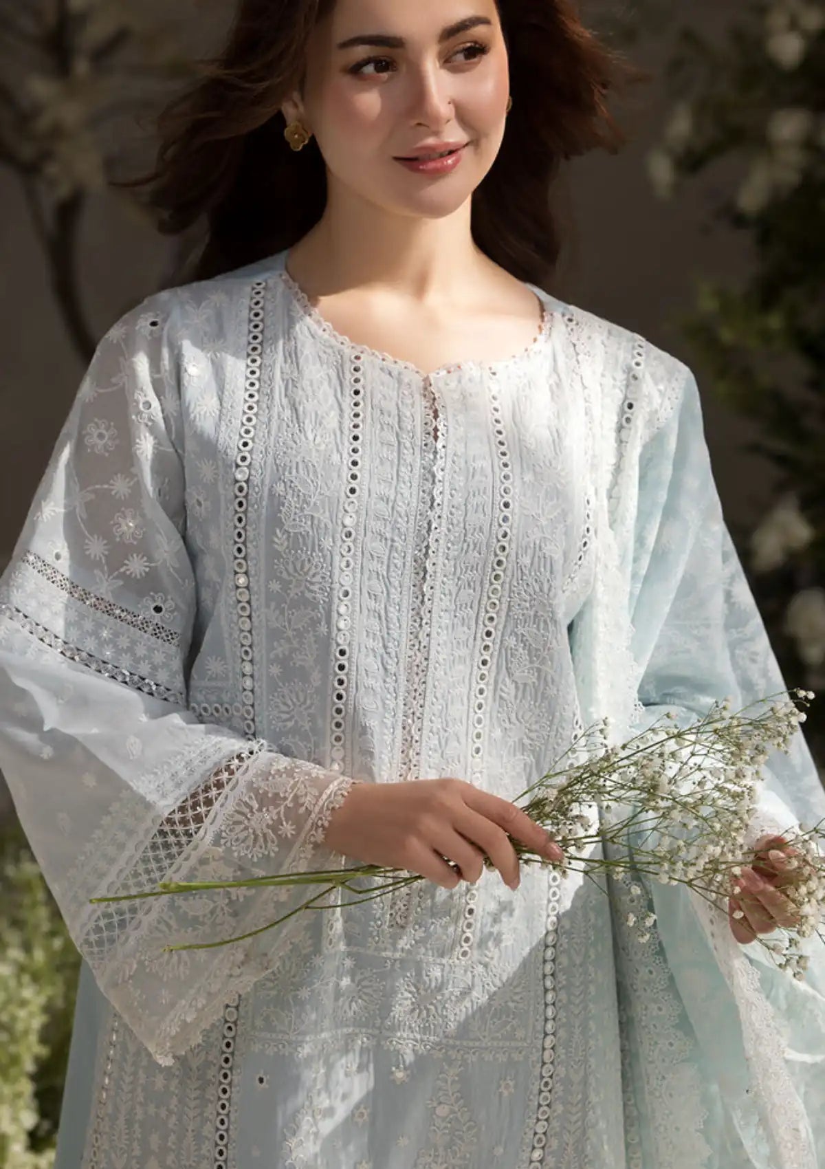 mohsin-saeed-fabrics-is-selling-online-and-in stores-Luxury-daily-wear-wedding-wear-formal-wear-in-budgeted-price-This-product-is-from-sobia-nazir-luxury-lawn25-d-7a-is-available-on-Mohsin-saeed-fabrics-website.