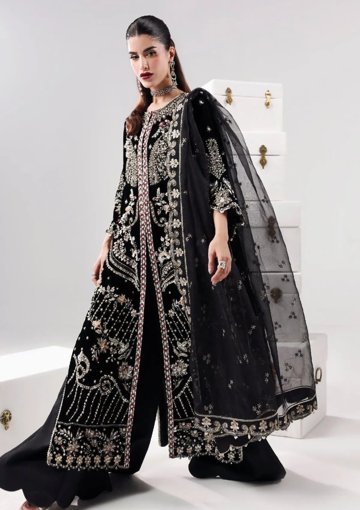 Sardinia L'amore Luxury Handwork Edit'25 D-05 Black Swan