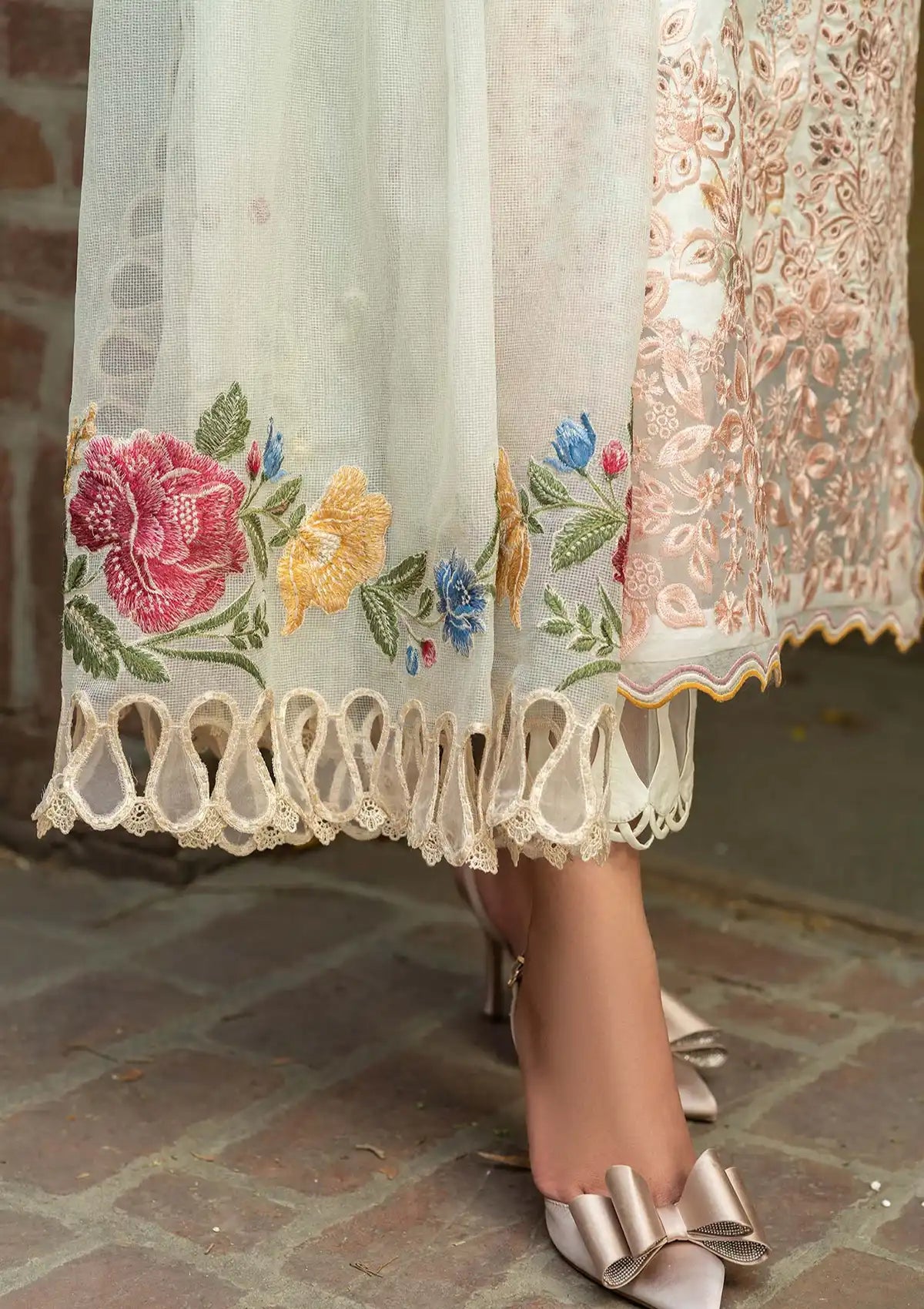 mohsin-saeed-fabrics-designer-daily-wear-formal-and-wedding-suits-within-budget-This-product-is-from-maryam-hussain-luxury-lawn-vol-225-d-10-batik-is-available-on-Mohsin-saeed-fabrics-website.