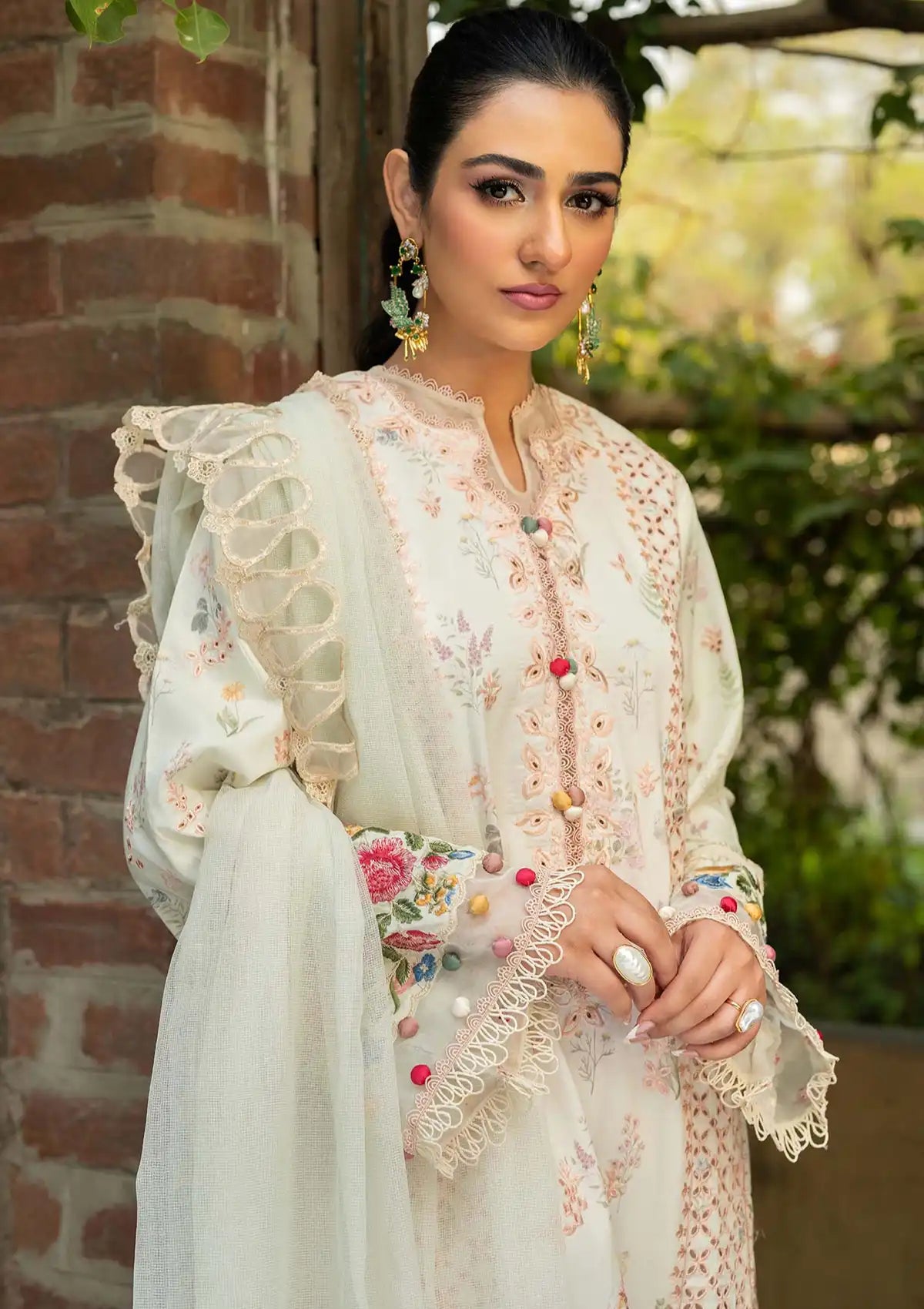 mohsin-saeed-fabrics-designer-daily-wear-formal-and-wedding-suits-within-budget-This-product-is-from-maryam-hussain-luxury-lawn-vol-225-d-10-batik-is-available-on-Mohsin-saeed-fabrics-website.