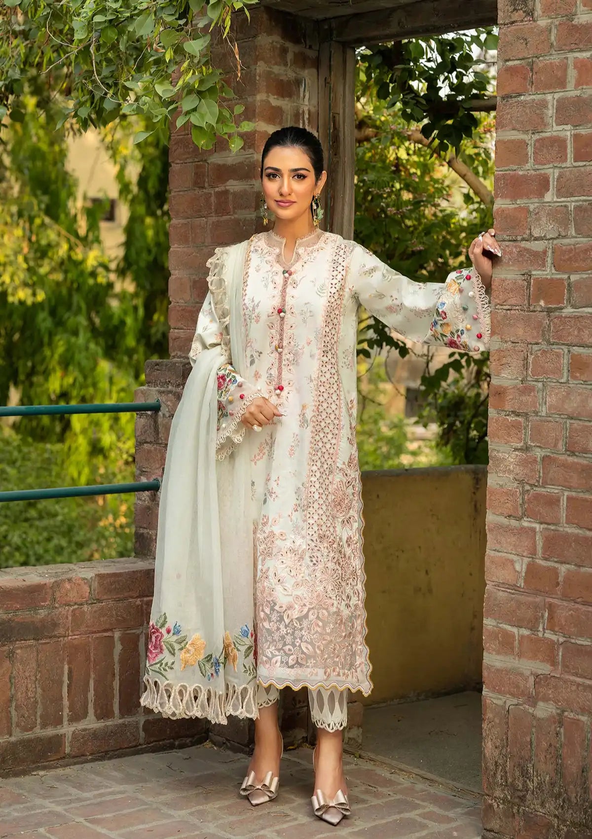 mohsin-saeed-fabrics-designer-daily-wear-formal-and-wedding-suits-within-budget-This-product-is-from-maryam-hussain-luxury-lawn-vol-225-d-10-batik-is-available-on-Mohsin-saeed-fabrics-website.