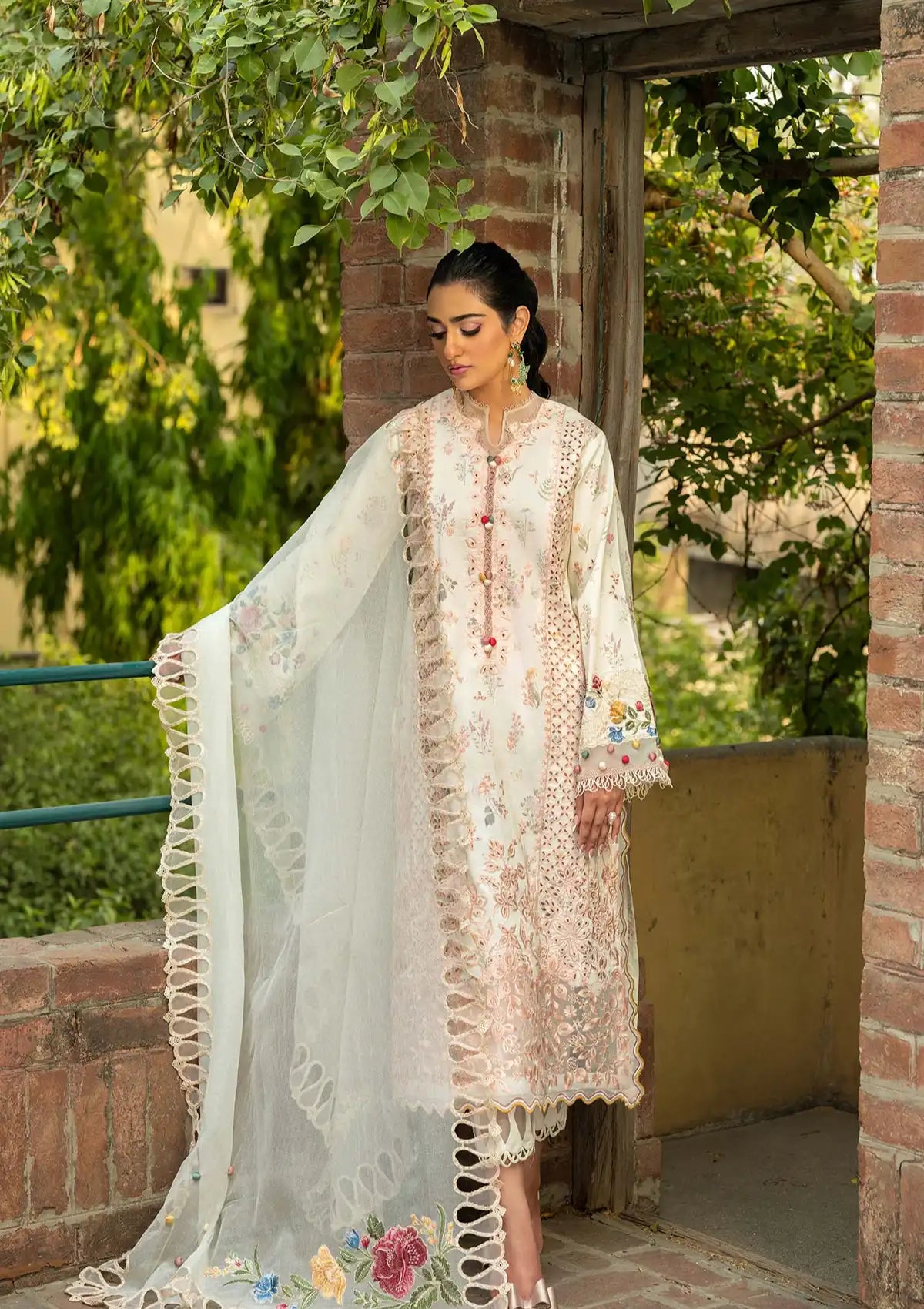 mohsin-saeed-fabrics-designer-daily-wear-formal-and-wedding-suits-within-budget-This-product-is-from-maryam-hussain-luxury-lawn-vol-225-d-10-batik-is-available-on-Mohsin-saeed-fabrics-website.