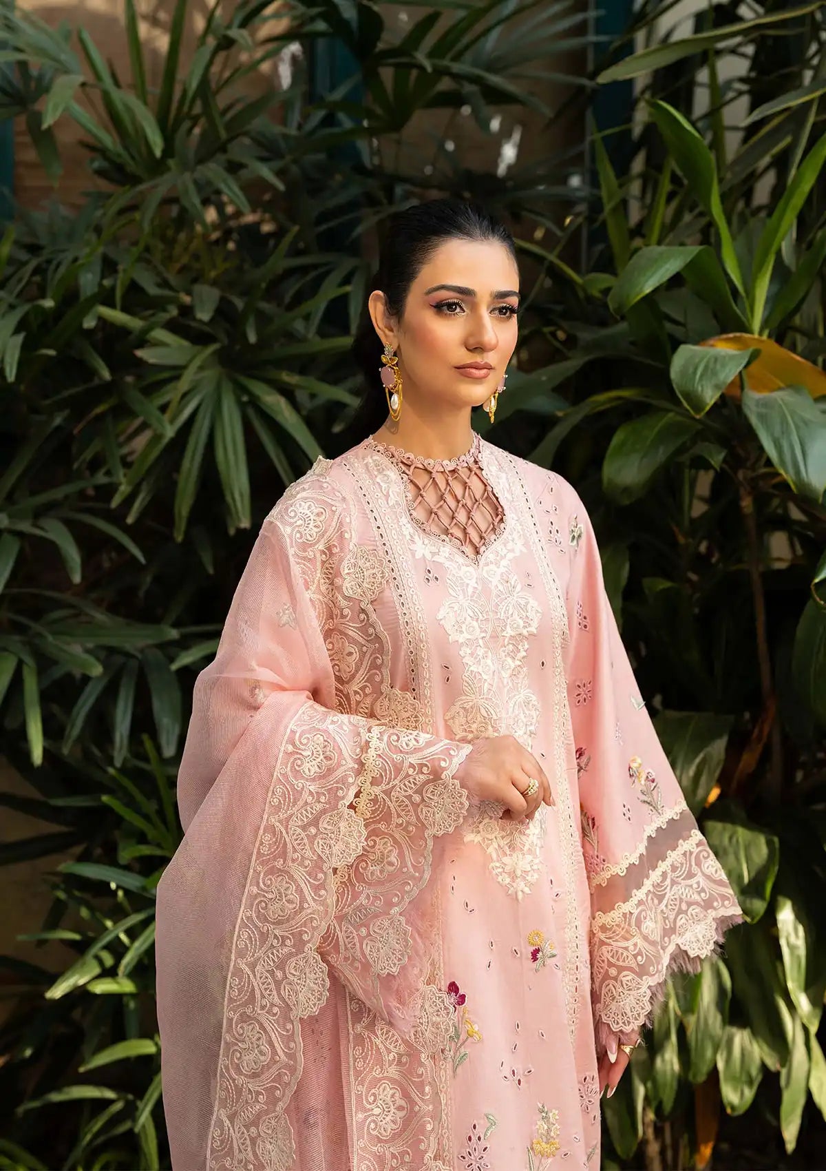 mohsin-saeed-fabrics-designer-daily-wear-formal-and-wedding-suits-within-budget-This-product-is-from-maryam-hussain-luxury-lawn-vol-225-d-04-naina-is-available-on-Mohsin-saeed-fabrics-website.