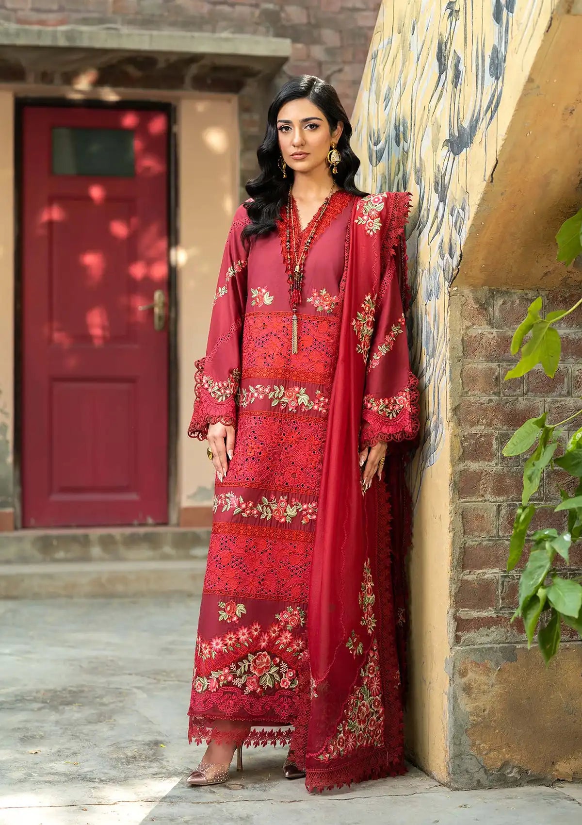 mohsin-saeed-fabrics-designer-daily-wear-formal-and-wedding-suits-within-budget-This-product-is-from-maryam-hussain-luxury-lawn-vol-225-is-available-on-Mohsin-saeed-fabrics-website.