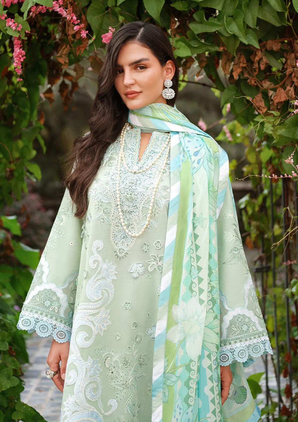 Mushq Amoi Held by Love'26 D-14 Love Escape