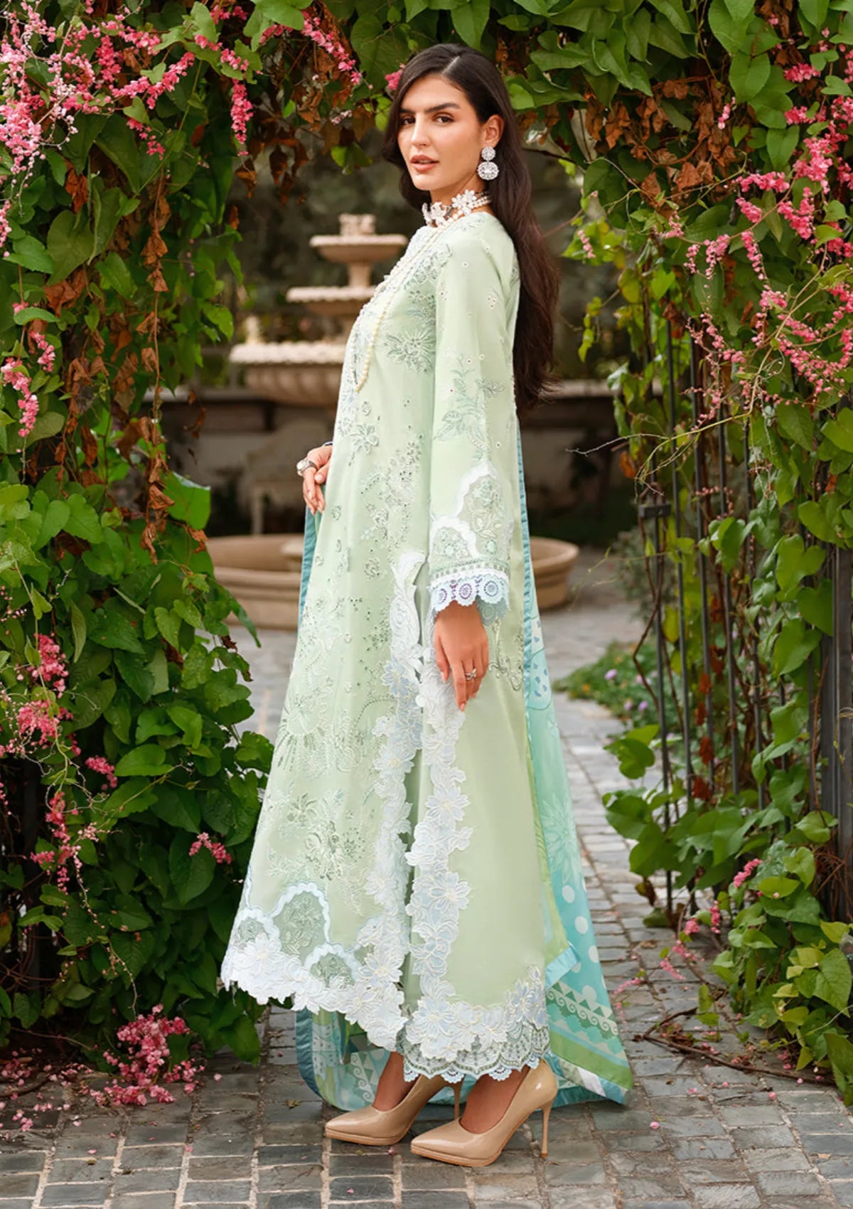 Mushq Amoi Held by Love'26 D-14 Love Escape