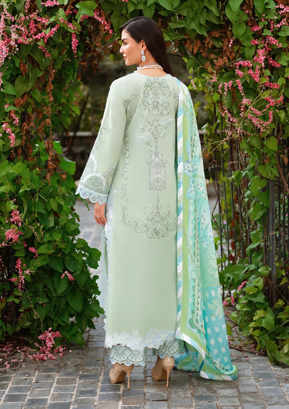 Mushq Amoi Held by Love'26 D-14 Love Escape