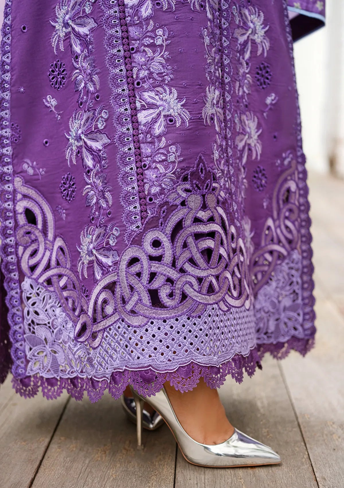 Mushq Amoi Held by Love'26 D-10 Lovers Lane