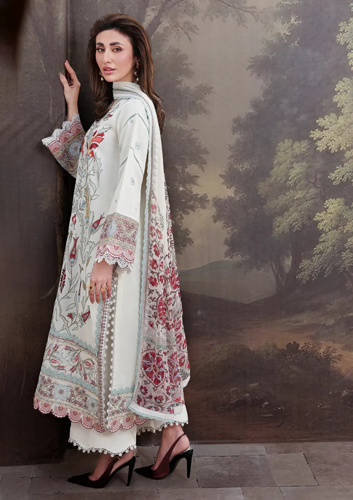 Roheenaz Floral Reveire Luxury Lawn'26 RNZ-611 Lunar Glow