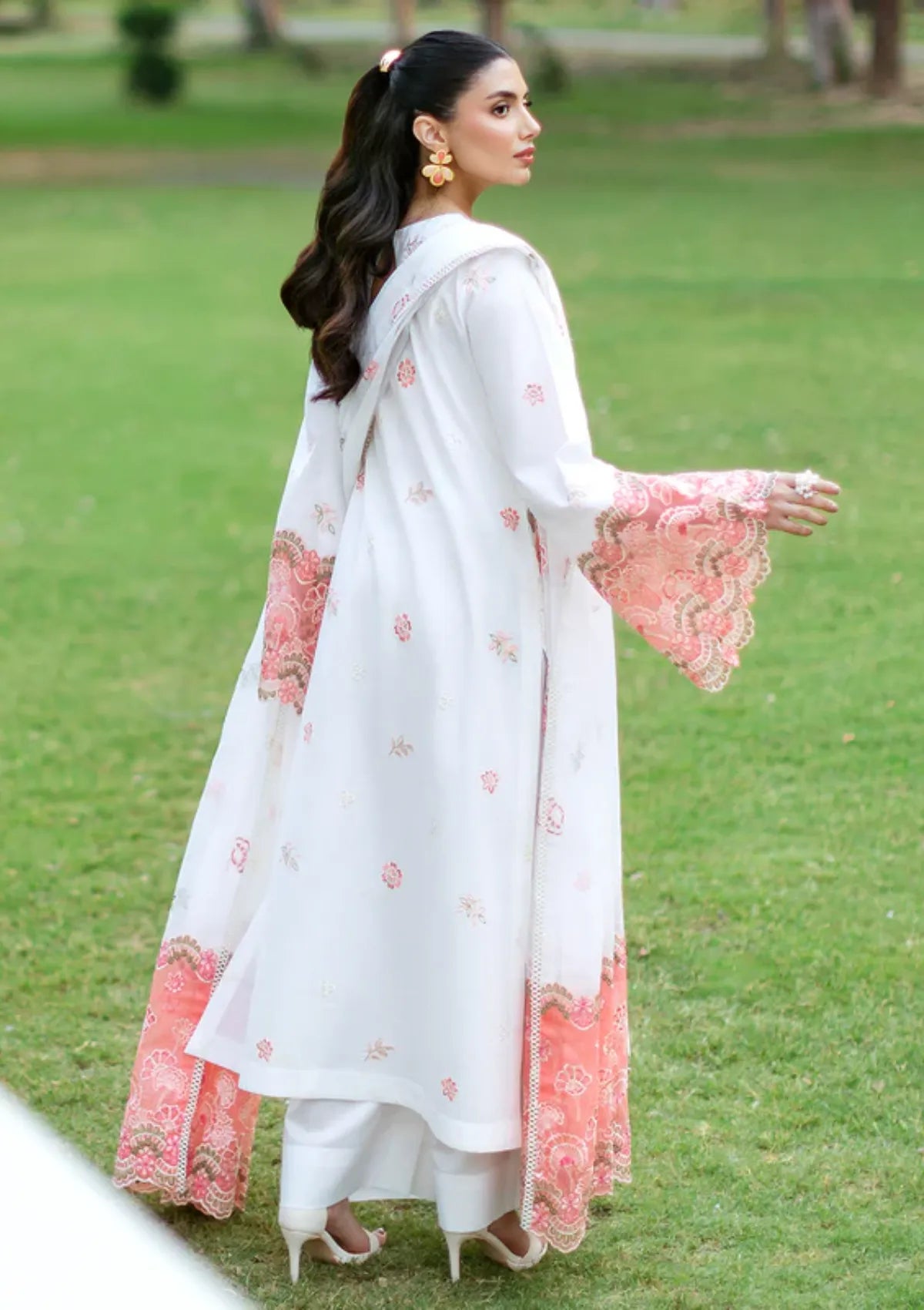 mohsin-saeed-fabrics-affordable-luxury-outfits-for-daily-formal-and-wedding-wear-This-product-is-from-mahnur-sophie-luxury-lawn25-d-08-lyra-is-available-on-Mohsin-saeed-fabrics-website.