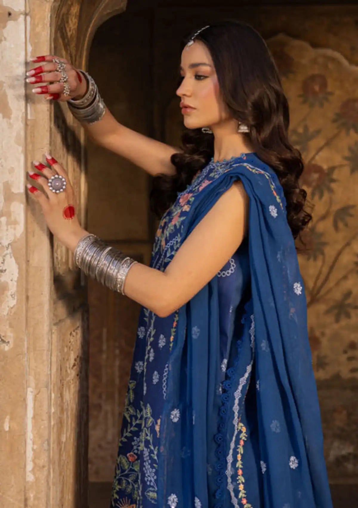 mohsin-saeed-fabrics-affordable-luxury-outfits-for-daily-formal-and-wedding-wear-This-product-is-from-parishay-mastani-luxury-lawn25-ma-01-is-available-on-Mohsin-saeed-fabrics-website.