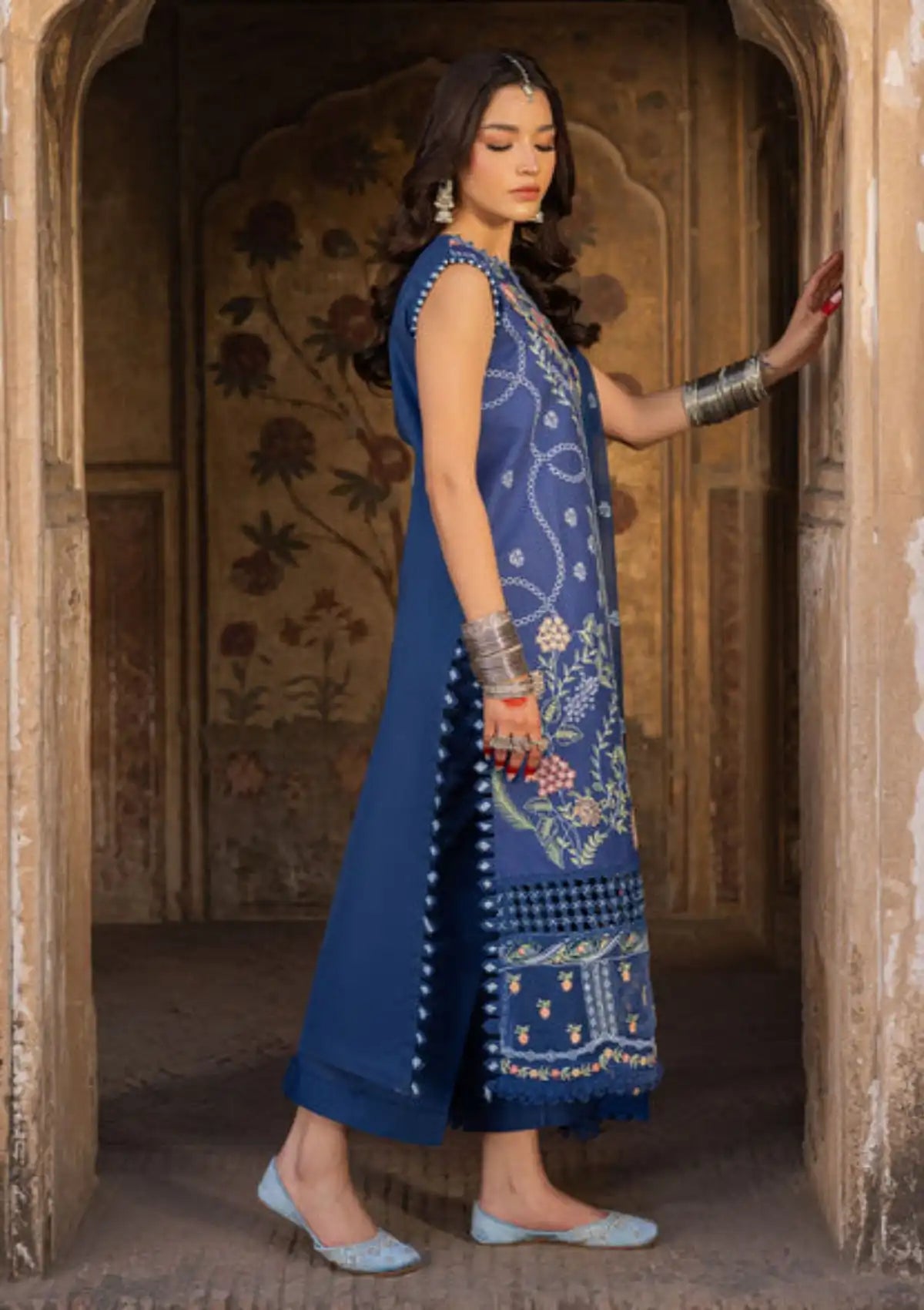mohsin-saeed-fabrics-affordable-luxury-outfits-for-daily-formal-and-wedding-wear-This-product-is-from-parishay-mastani-luxury-lawn25-ma-01-is-available-on-Mohsin-saeed-fabrics-website.