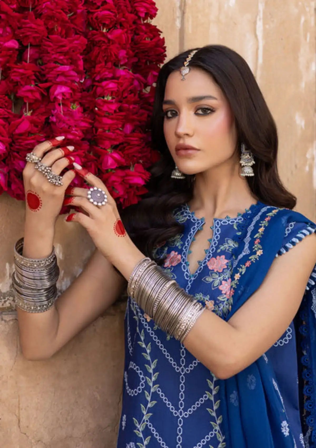 mohsin-saeed-fabrics-affordable-luxury-outfits-for-daily-formal-and-wedding-wear-This-product-is-from-parishay-mastani-luxury-lawn25-ma-01-is-available-on-Mohsin-saeed-fabrics-website.