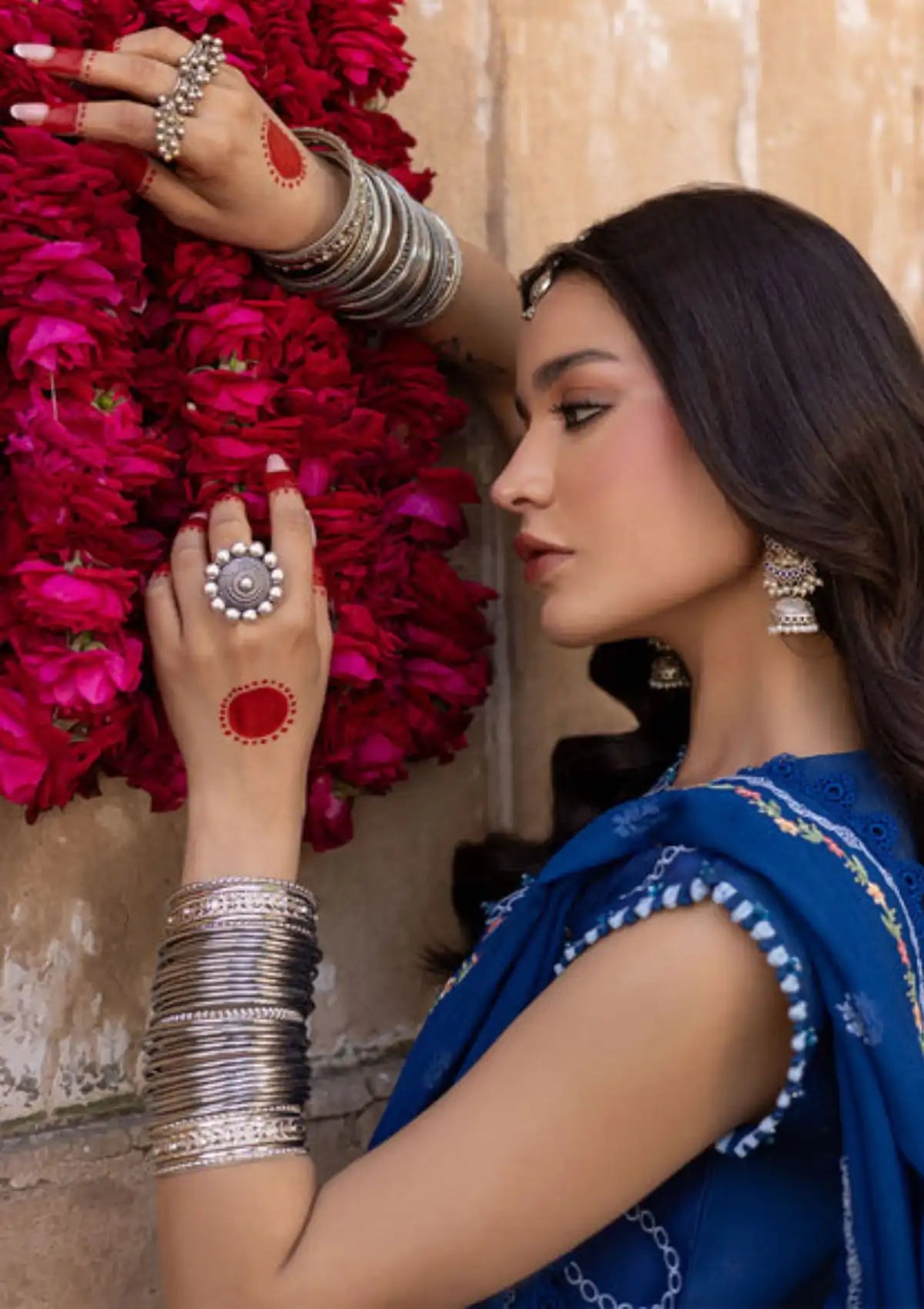 mohsin-saeed-fabrics-affordable-luxury-outfits-for-daily-formal-and-wedding-wear-This-product-is-from-parishay-mastani-luxury-lawn25-ma-01-is-available-on-Mohsin-saeed-fabrics-website.