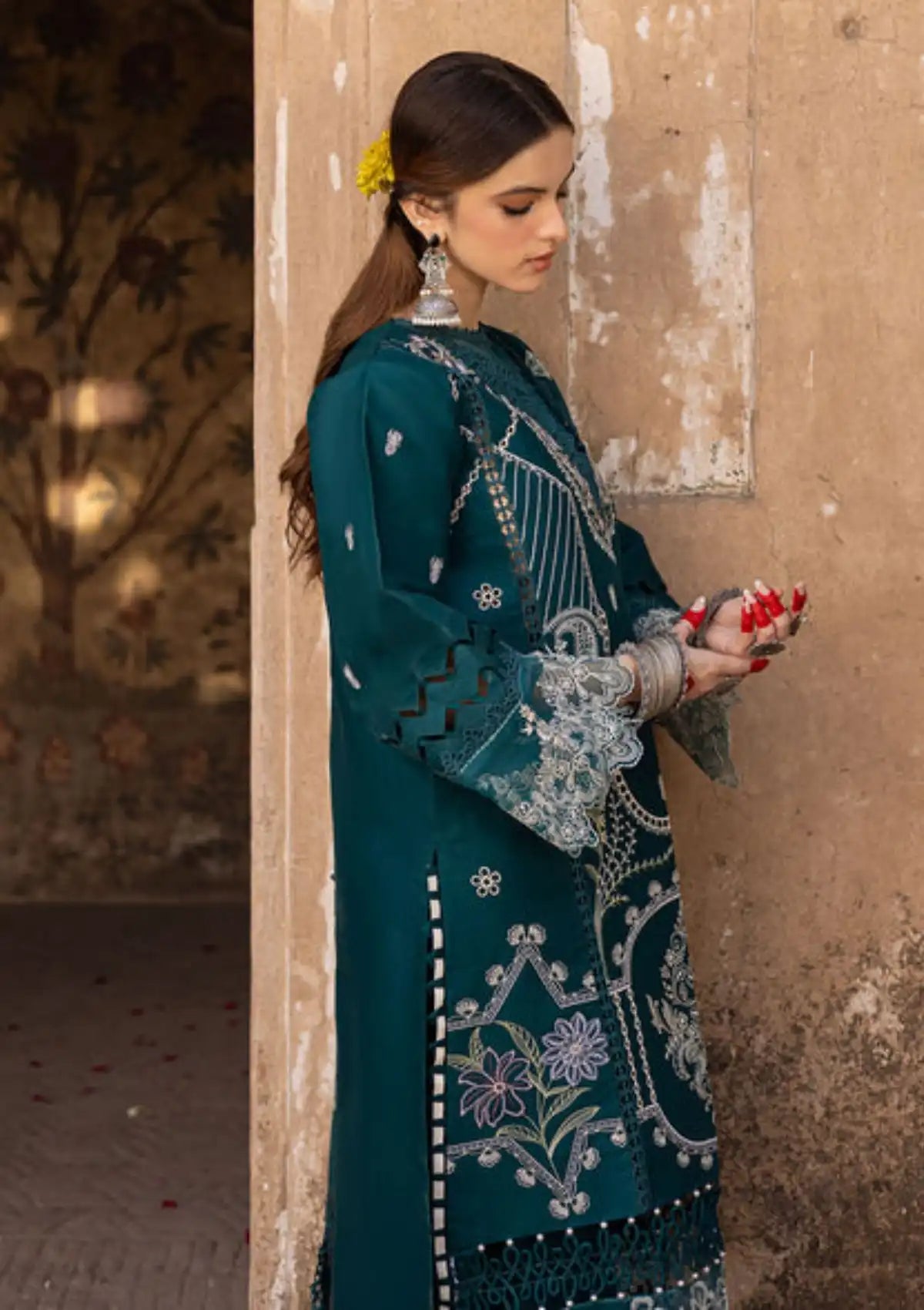 mohsin-saeed-fabrics-affordable-luxury-outfits-for-daily-formal-and-wedding-wear-This-product-is-from-parishay-mastani-luxury-lawn25-ma-02-is-available-on-Mohsin-saeed-fabrics-website.