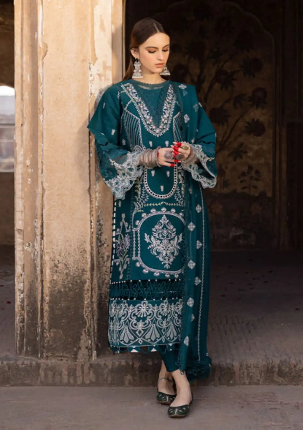 mohsin-saeed-fabrics-affordable-luxury-outfits-for-daily-formal-and-wedding-wear-This-product-is-from-parishay-mastani-luxury-lawn25-ma-02-is-available-on-Mohsin-saeed-fabrics-website.