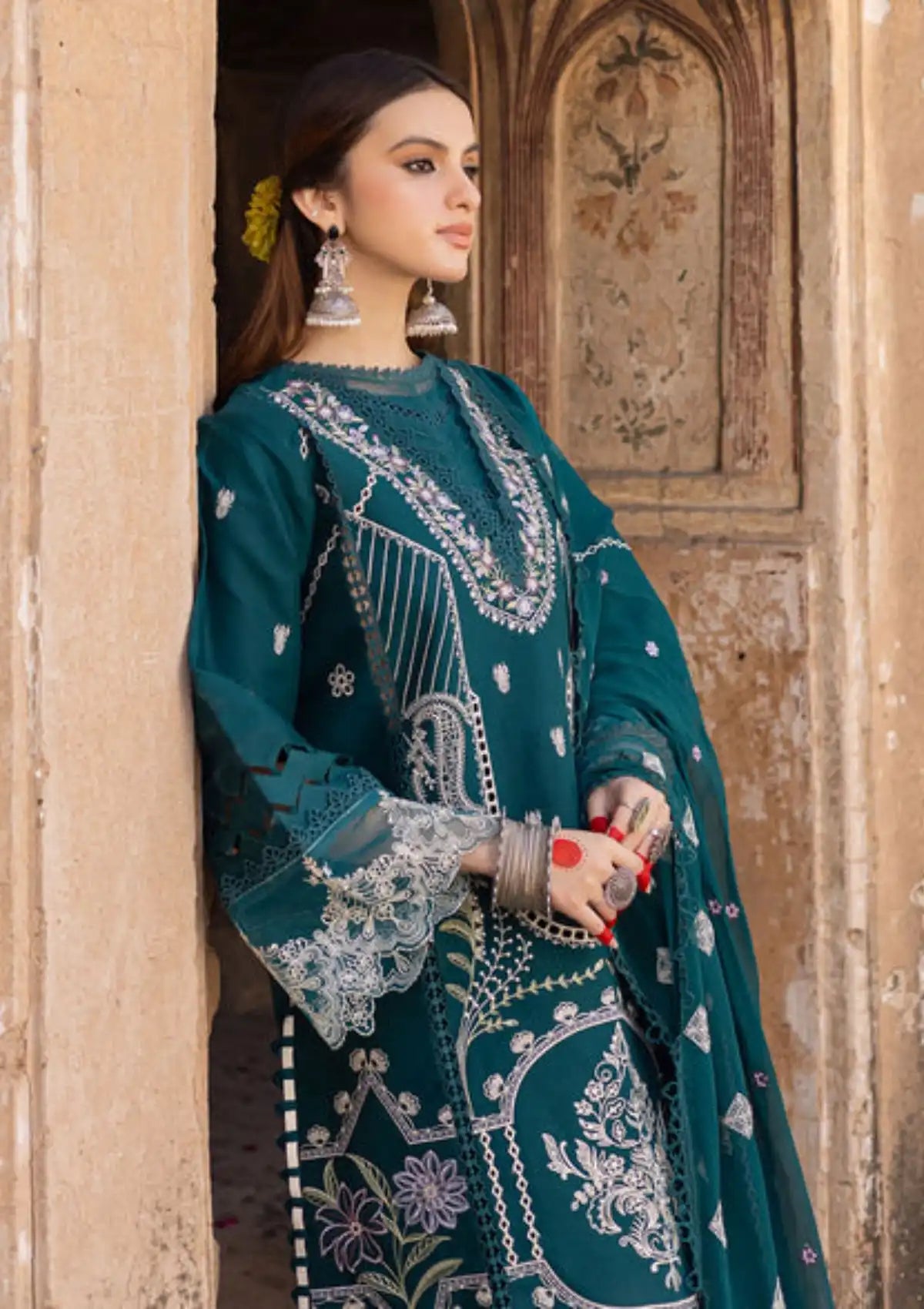 mohsin-saeed-fabrics-affordable-luxury-outfits-for-daily-formal-and-wedding-wear-This-product-is-from-parishay-mastani-luxury-lawn25-ma-02-is-available-on-Mohsin-saeed-fabrics-website.