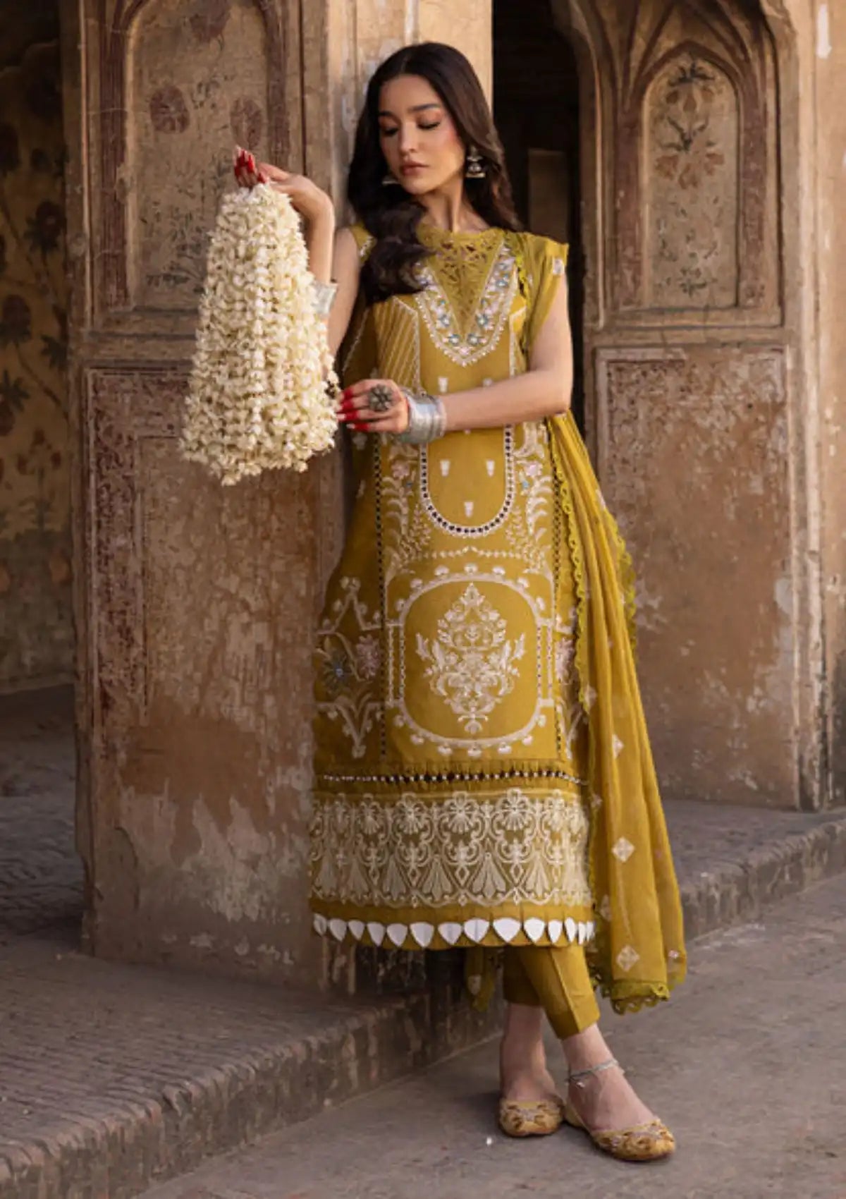 mohsin-saeed-fabrics-affordable-luxury-outfits-for-daily-formal-and-wedding-wear-This-product-is-from-parishay-mastani-luxury-lawn25-ma-03-is-available-on-Mohsin-saeed-fabrics-website.