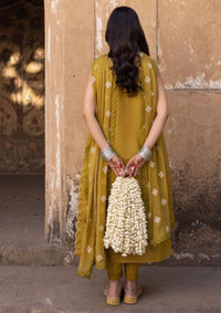 mohsin-saeed-fabrics-affordable-luxury-outfits-for-daily-formal-and-wedding-wear-This-product-is-from-parishay-mastani-luxury-lawn25-ma-03-is-available-on-Mohsin-saeed-fabrics-website.