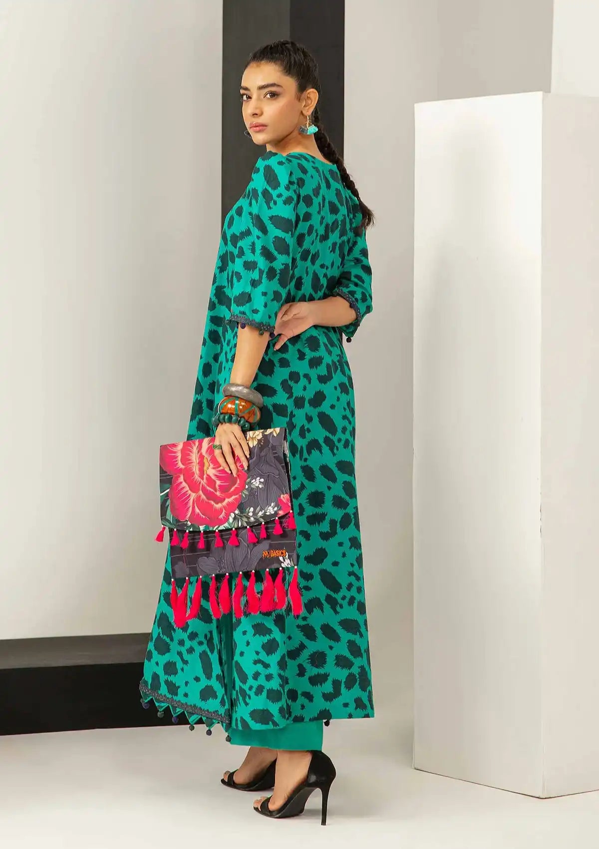 Maria.B M Basics Winter‘23 D-10-B - Mohsin Saeed Fabrics