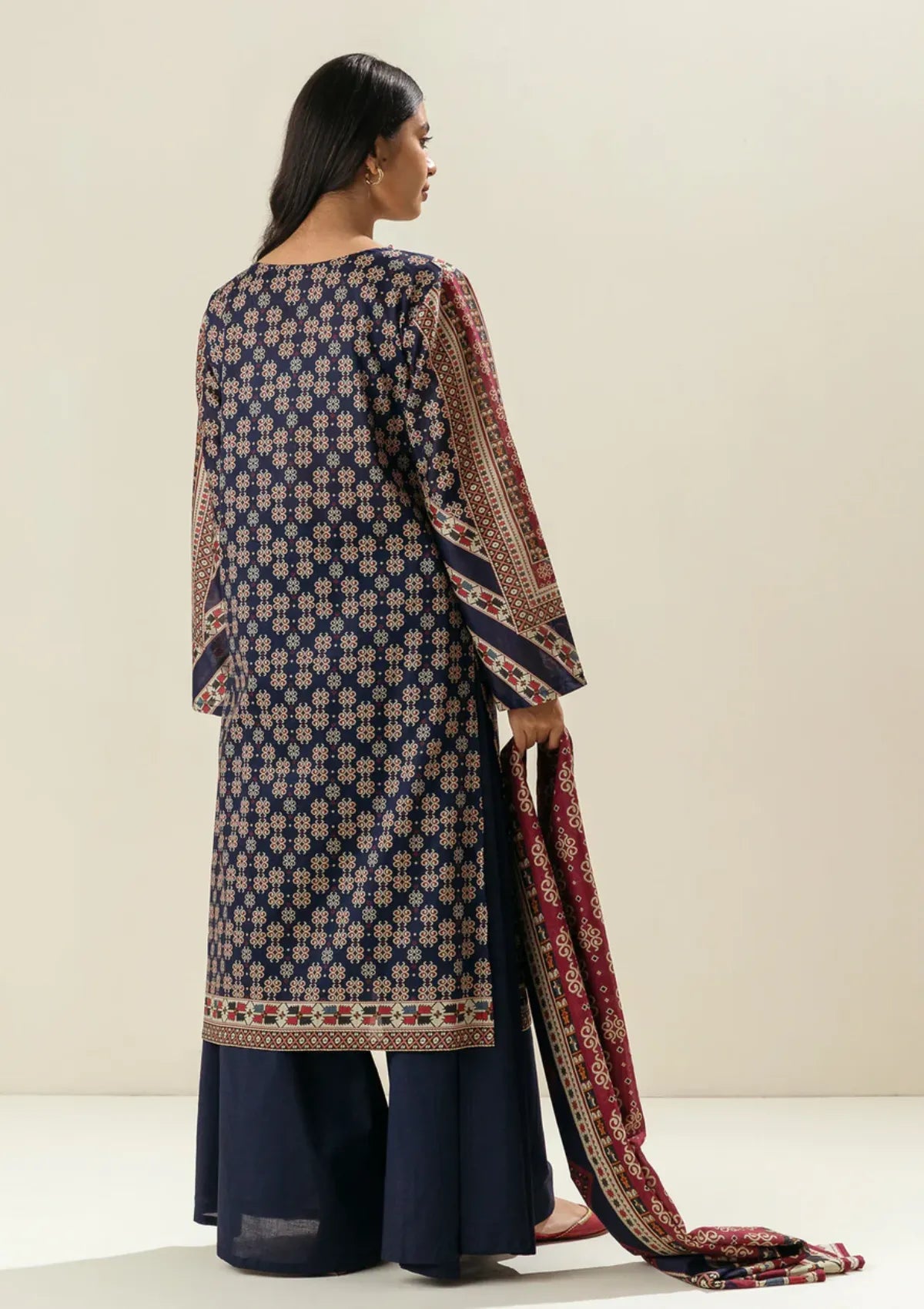 mohsin-saeed-fabrics-is-selling-online-and-in stores-Luxury-daily-wear-wedding-wear-formal-wear-in-budgeted-price-This-product-is-from-beechtree-printed-lawn-25-d-09-is-available-on-Mohsin-saeed-fabrics-website.