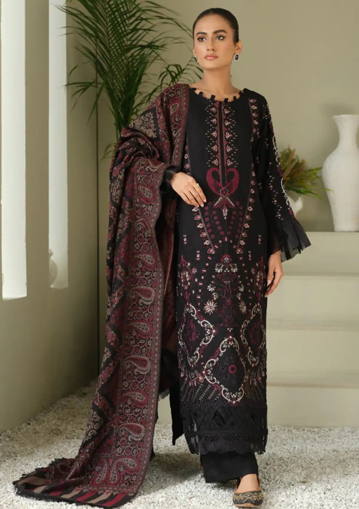 Marjjan Wool Shawl'24 MDS-71 BLACK