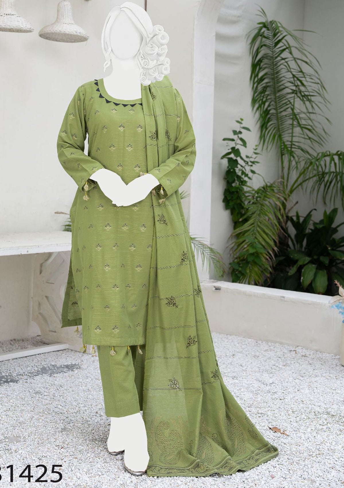 Mehwish Emb Khaddar'24 D-31425