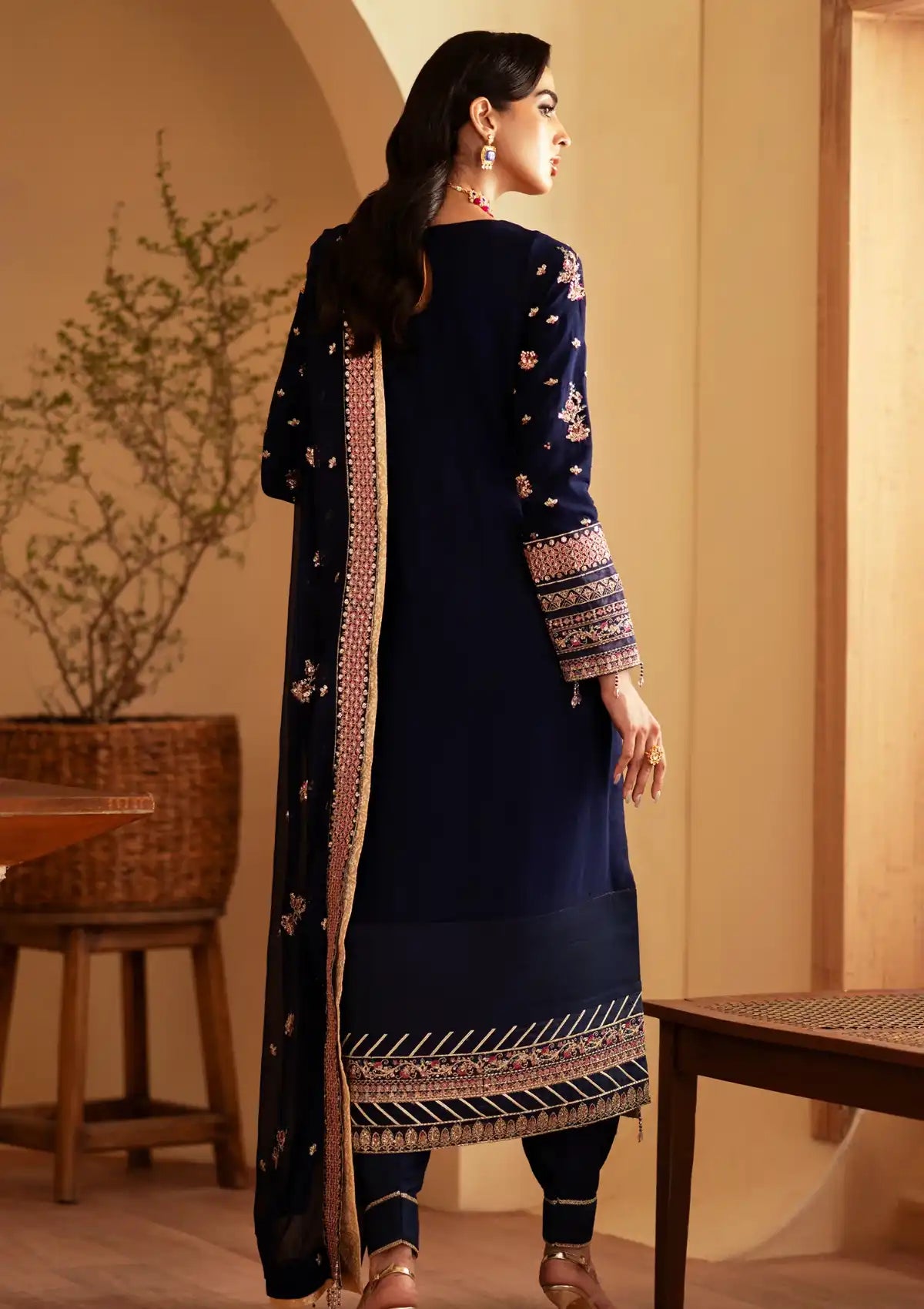 Emaan Adeel Romansiyyah Luxury Formal'24 NAGEENA