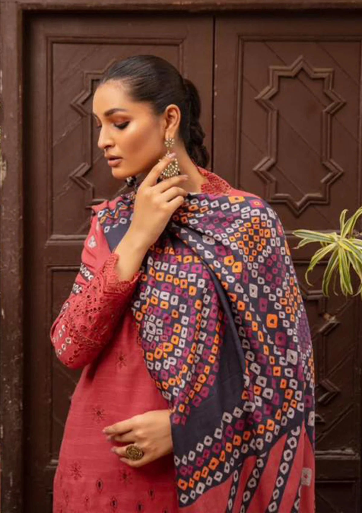 Mahee's Emb Slub'23 D-07 - Mohsin Saeed Fabrics