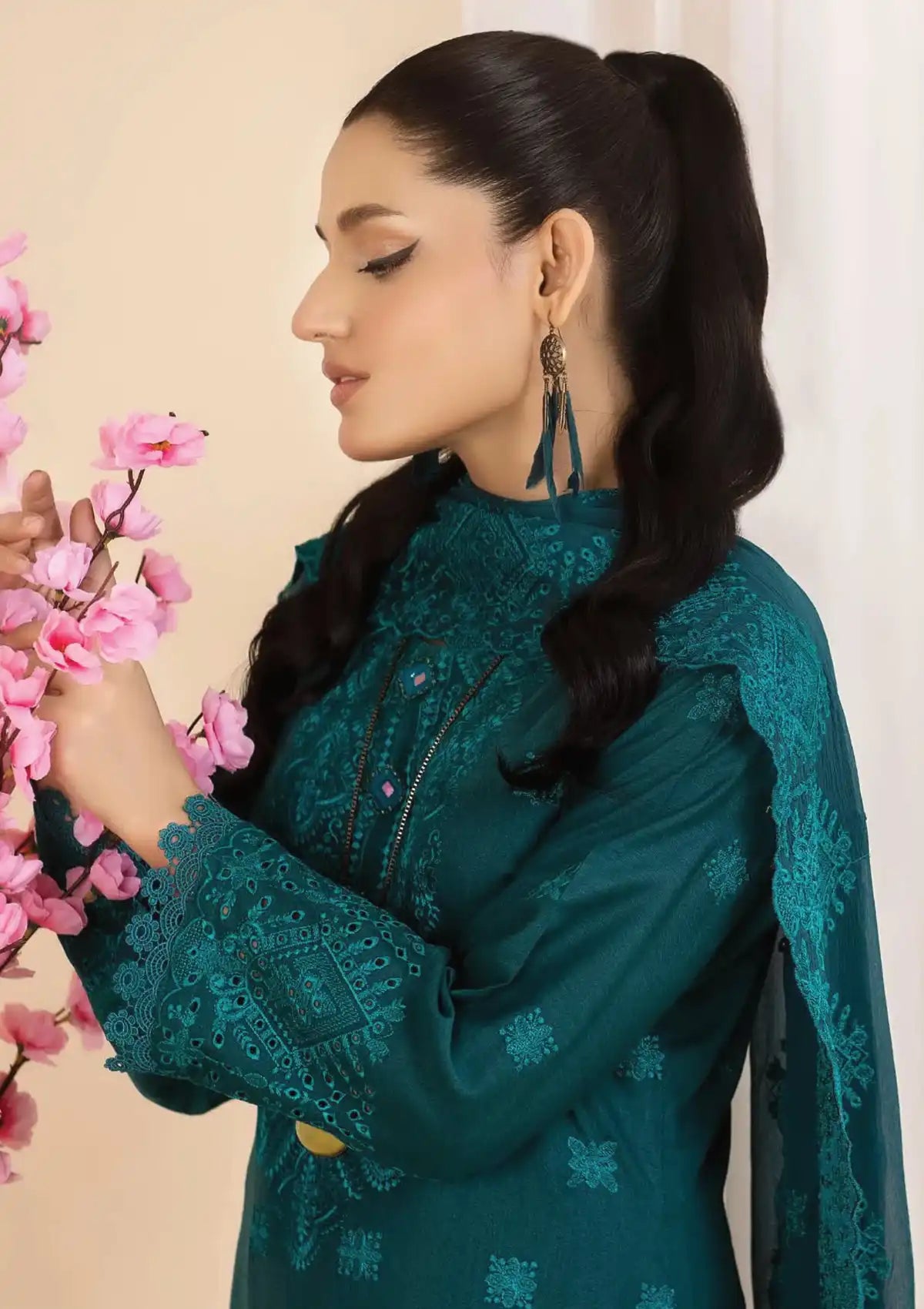 Manizay Dilkash Afsana Emb Karandi'23 D-06 - Mohsin Saeed Fabrics