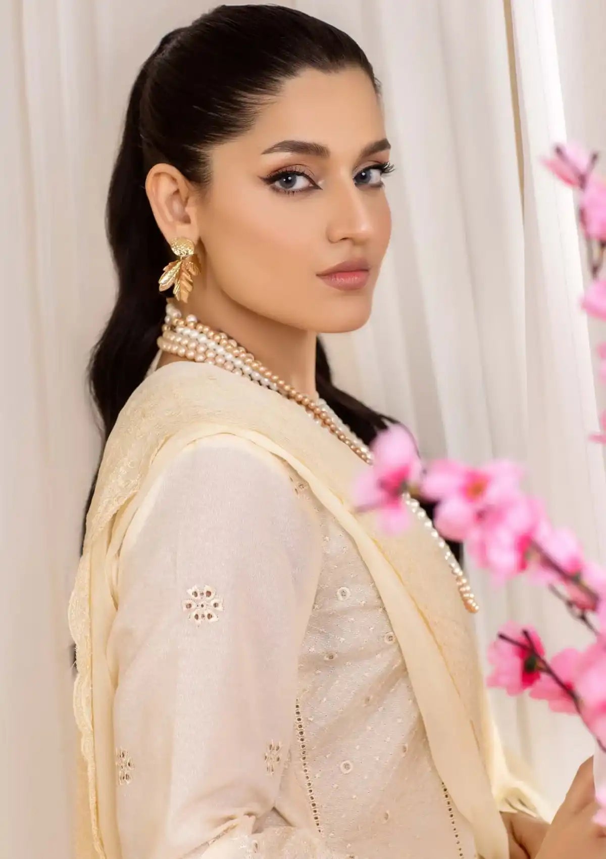 Manizay Dilkash Afsana Emb Karandi'23 D-10 - Mohsin Saeed Fabrics