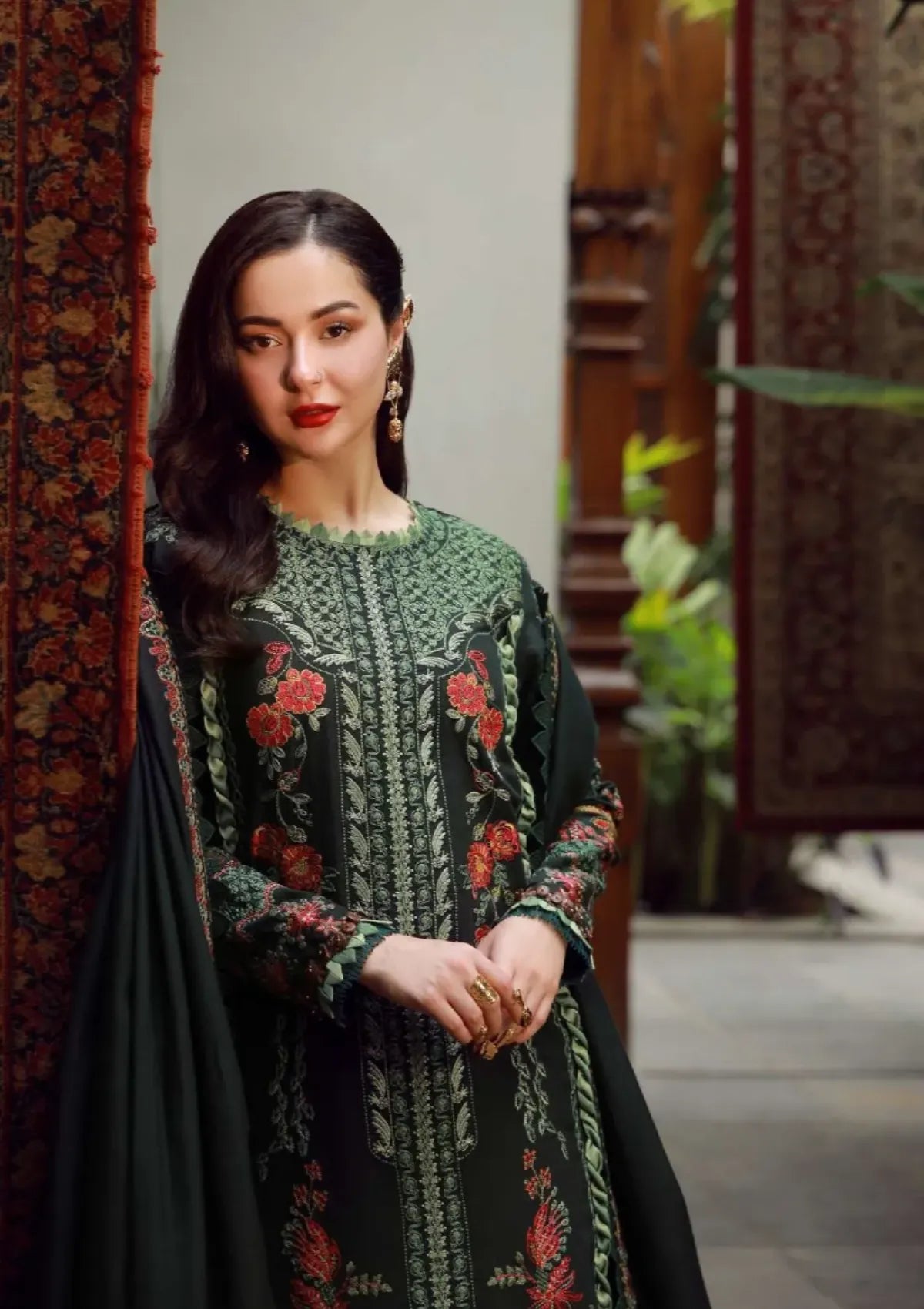 Maryam Hussain Winter Shawl'25 - Almas