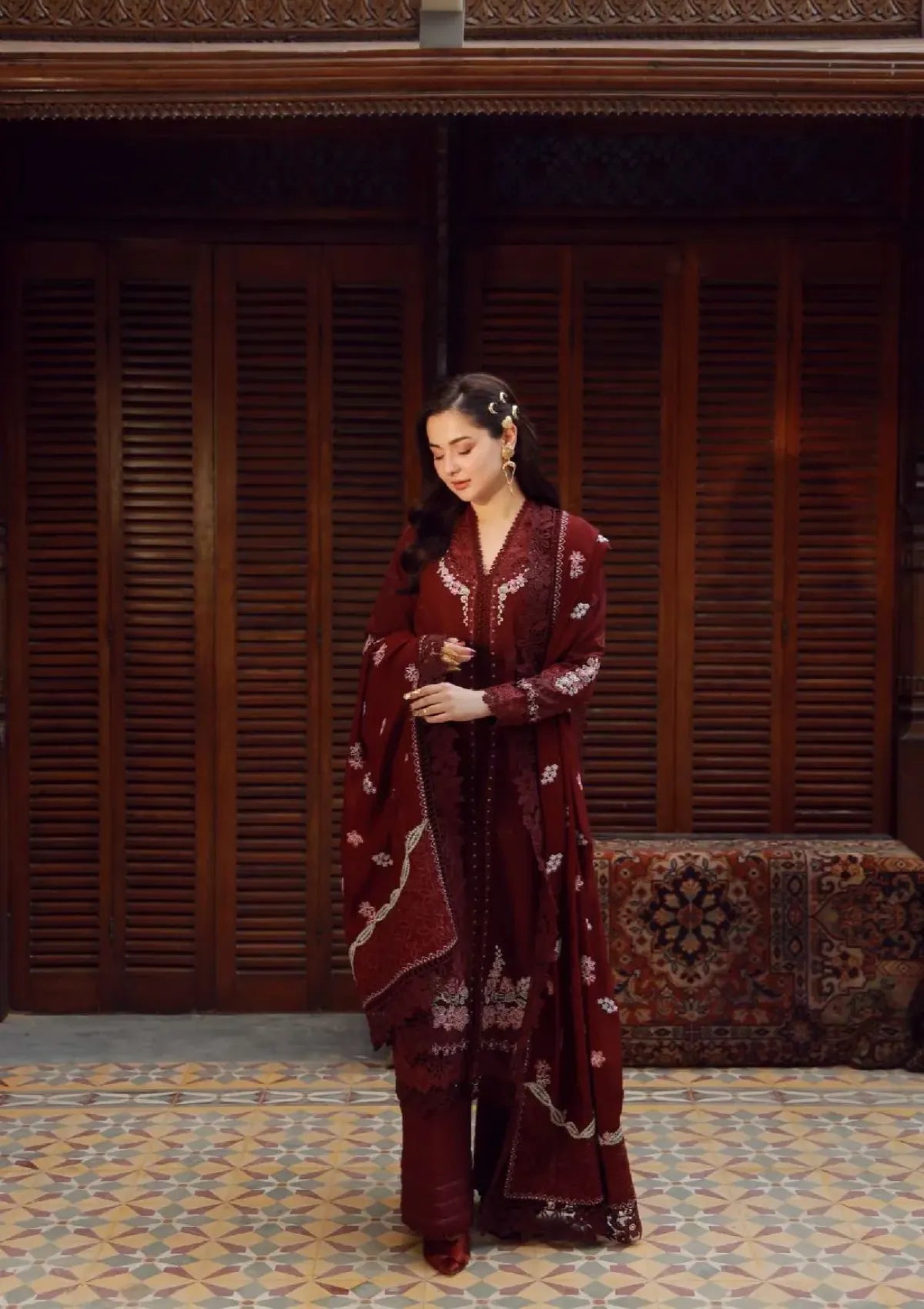 Maryam Hussain Winter Shawl'25 - Taali