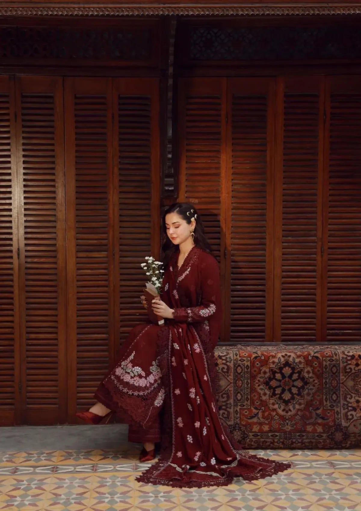 Maryam Hussain Winter Shawl'25 - Taali