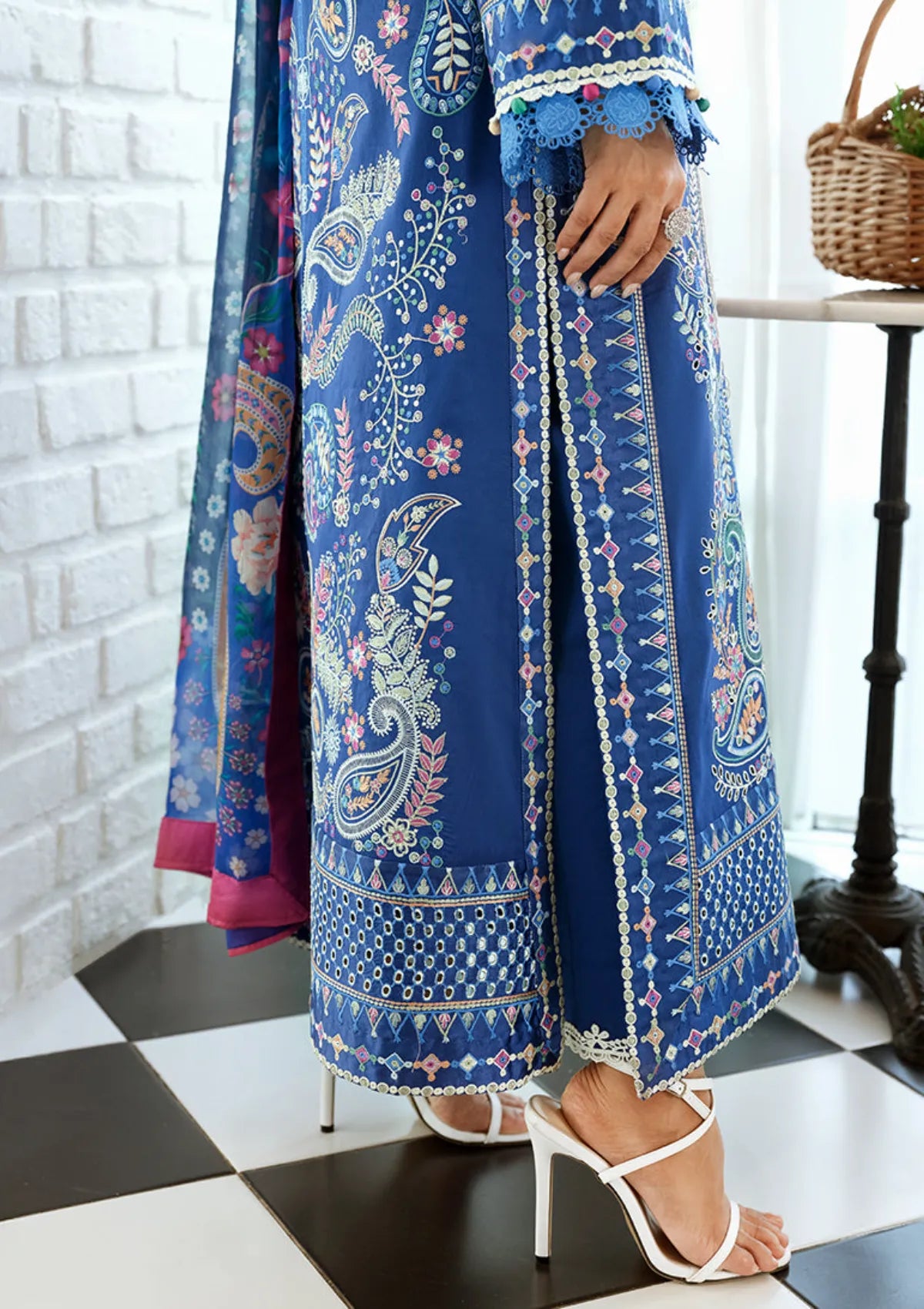 Mushq Amoi Held by Love'26 D-05 Moonlit Dreams