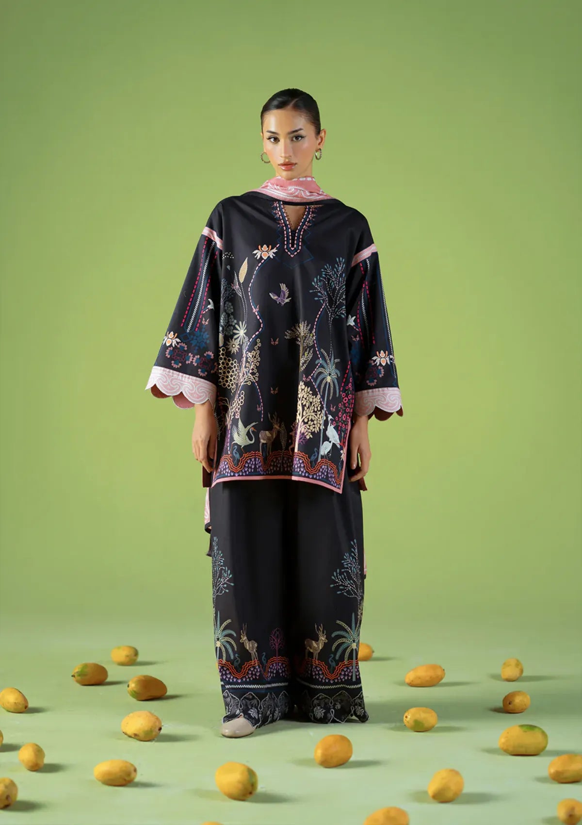 mohsin-saeed-fabrics-designer-daily-wear-formal-and-wedding-suits-within-budget-This-product-is-from-saira-rizwan-joolie-prints25-jpu25-04-city-bloom-is-available-on-Mohsin-saeed-fabrics-website.