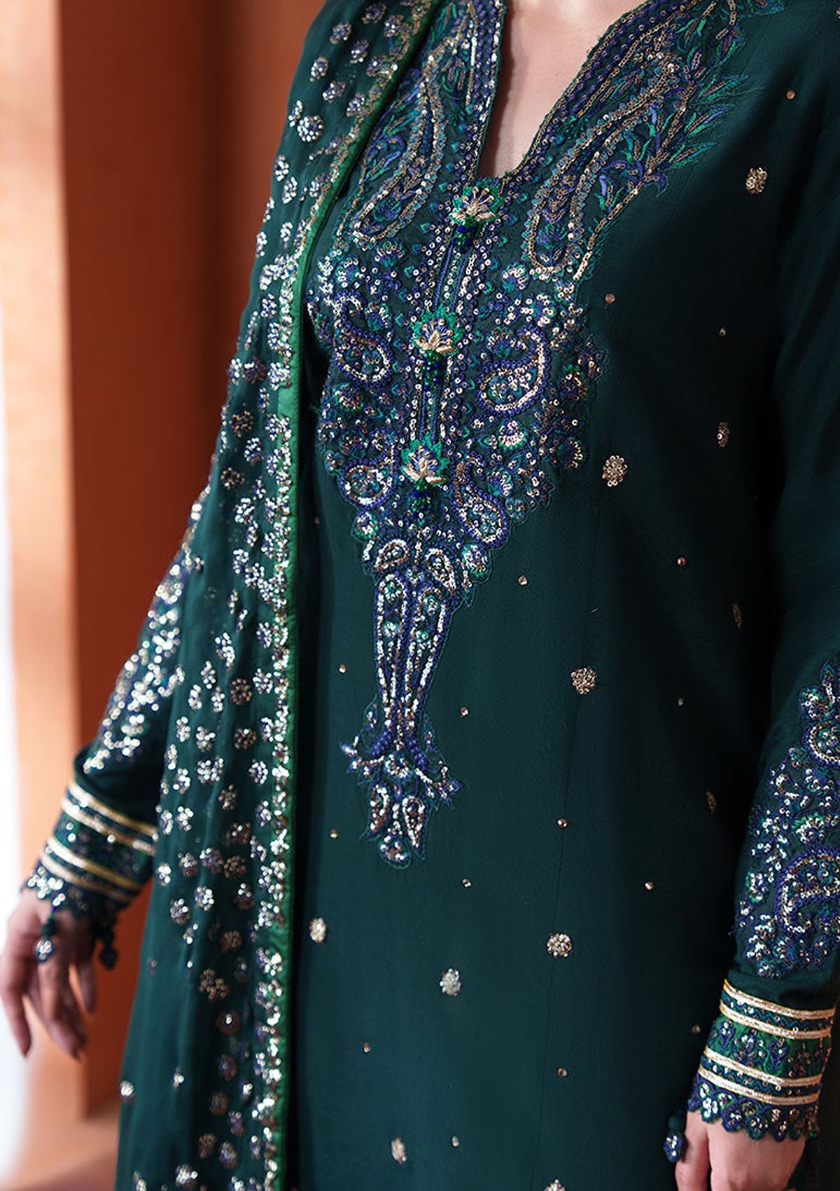 Roheenaz Mah-e-Noor Silk'26 D-05 Nayyara