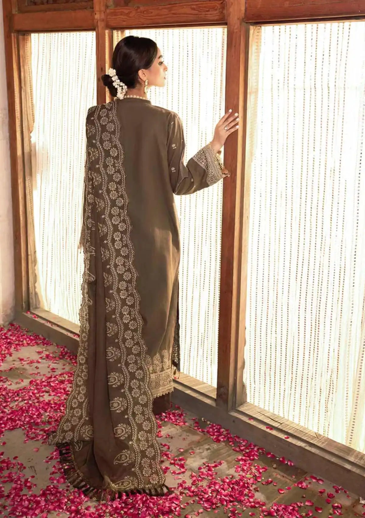Rajbari Nissa Chikankari Khaddar'23 D-05 - Mohsin Saeed Fabrics
