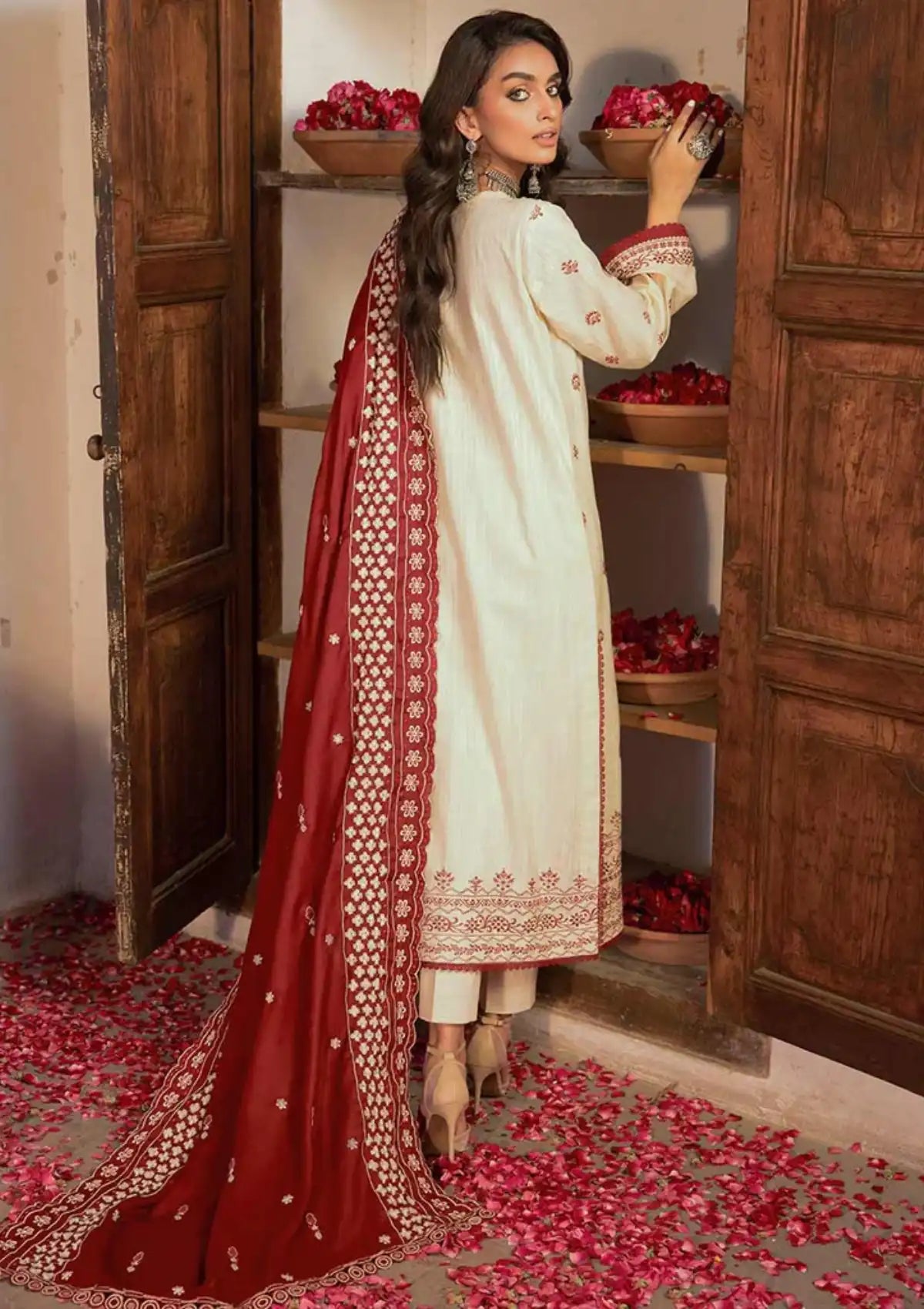 Rajbari Nissa Chikankari Khaddar'23 D-09 - Mohsin Saeed Fabrics