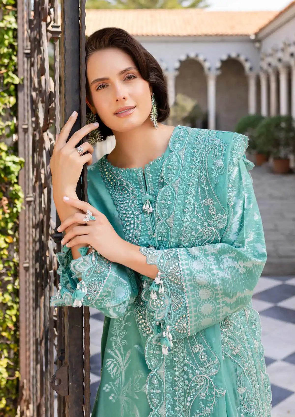 mohsin-saeed-fabrics-is-selling-online-and-in stores-Luxury-daily-wear-wedding-wear-formal-wear-in-budgeted-price-This-product-is-from-nureh-exclusive-jacquard-lawn25-ne-157-is-available-on-Mohsin-saeed-fabrics-website.