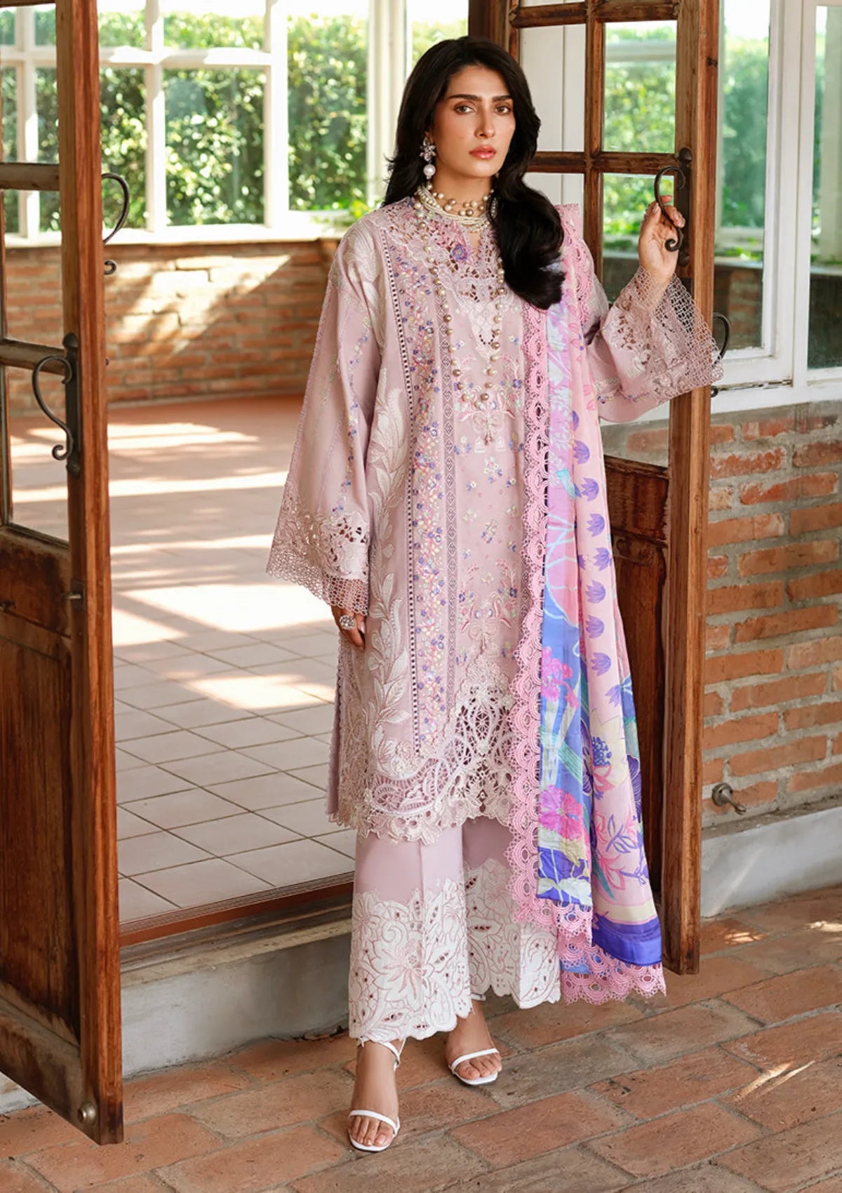 Mushq Amoi Held by Love'26 D-03 Opulent Whisper