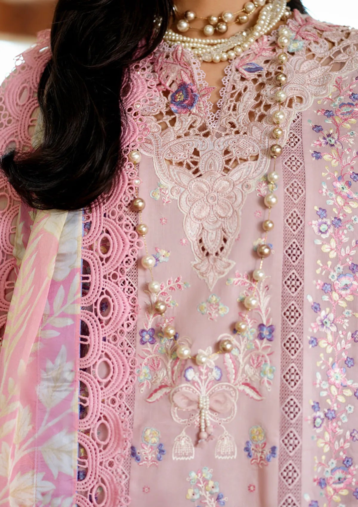 Mushq Amoi Held by Love'26 D-03 Opulent Whisper