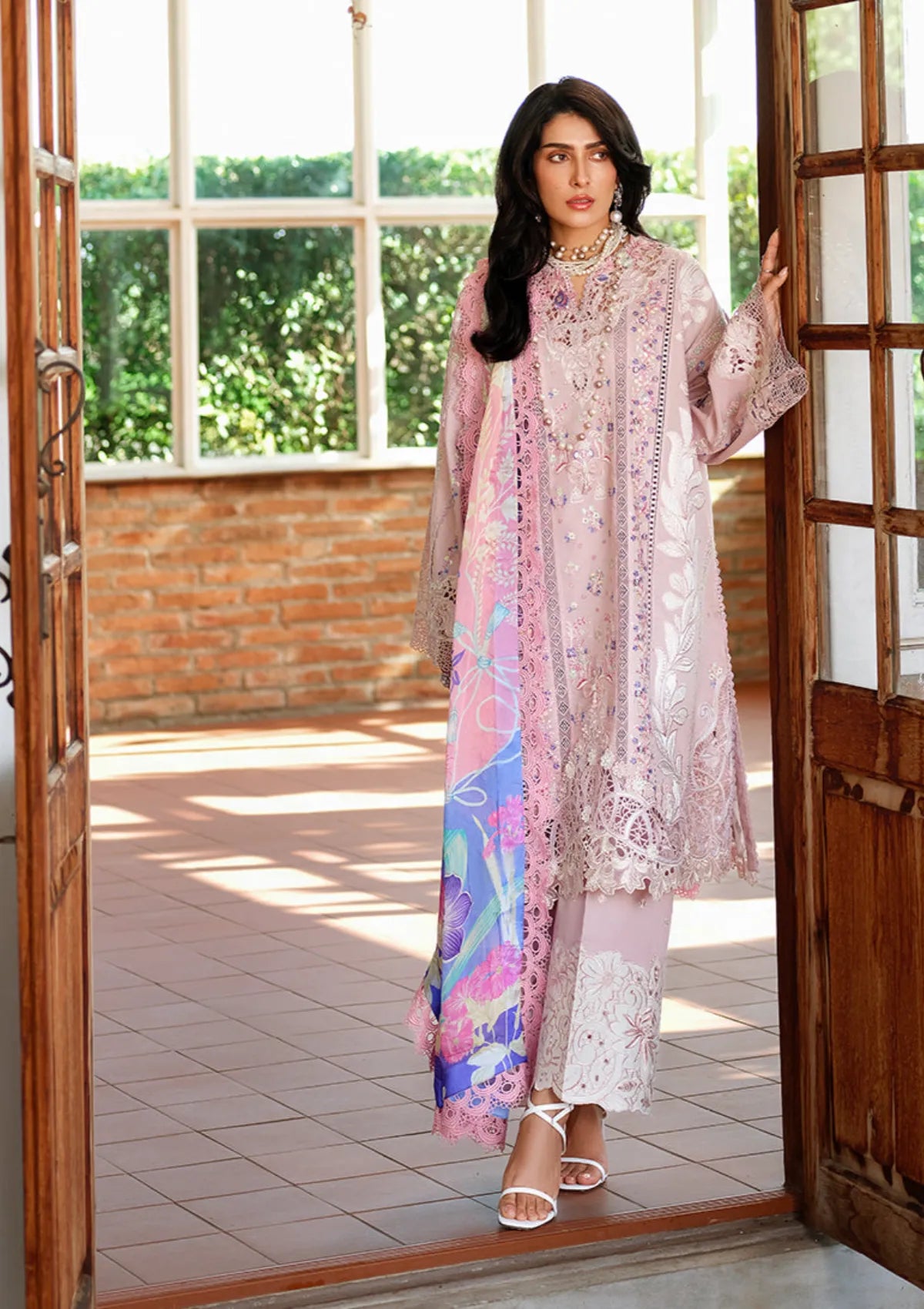 Mushq Amoi Held by Love'26 D-03 Opulent Whisper